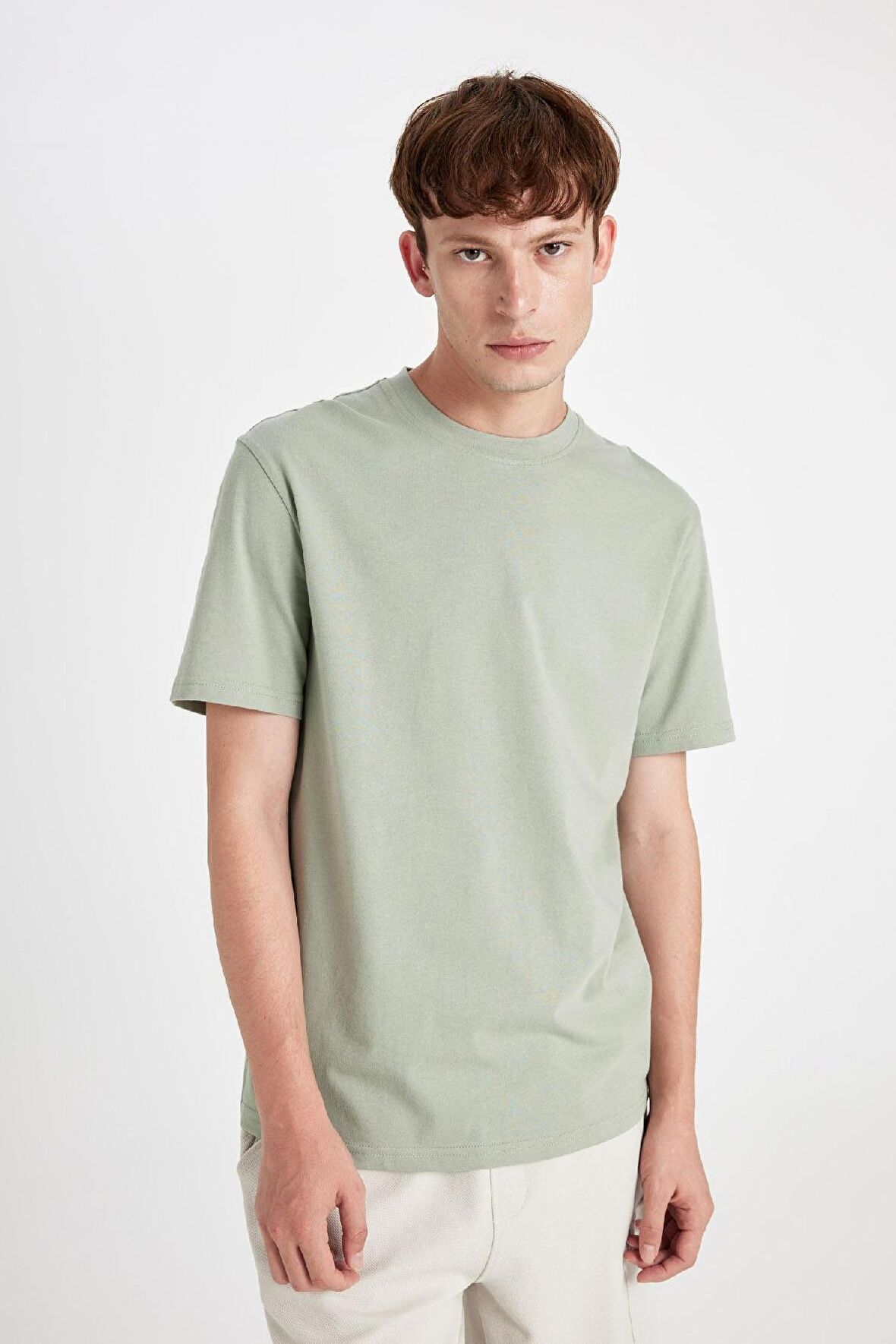 DeFacto New Regular Fit Bisiklet Yaka Kısa Kollu Tişört V7699AZ24AUGN1247