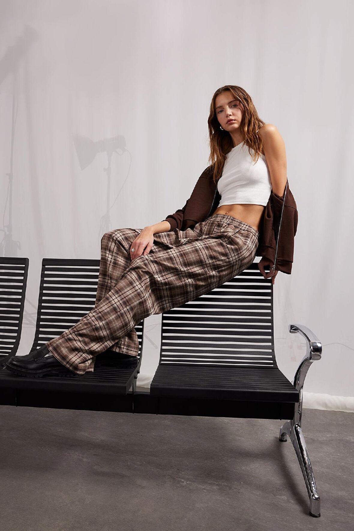 DeFacto Coool Straight Fit Kareli Kumaş Pantolon Kareli Normal Bel E7752AX25SPBN468