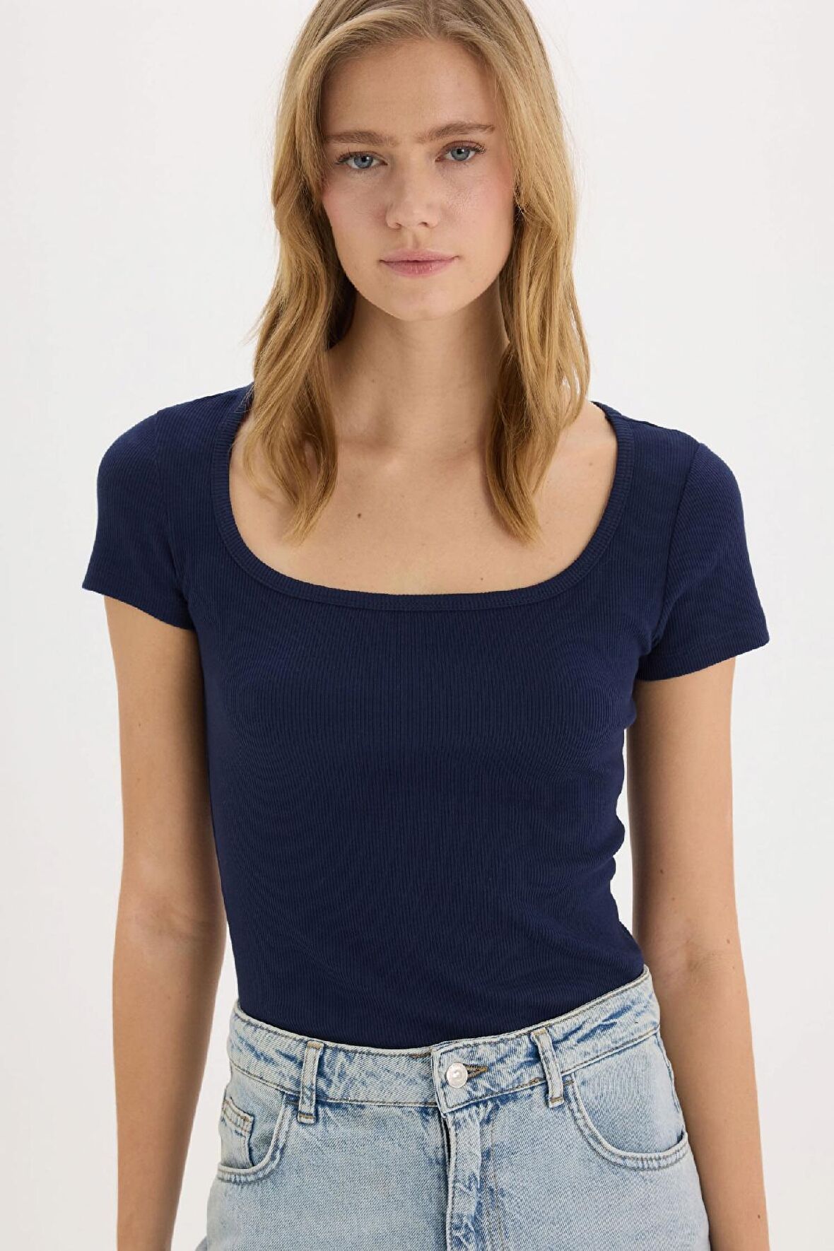 Slim Fit Dar Kesim Yuvarlak Yaka Basic Düz Fitilli Kaşkorse Kısa Kollu Tişört