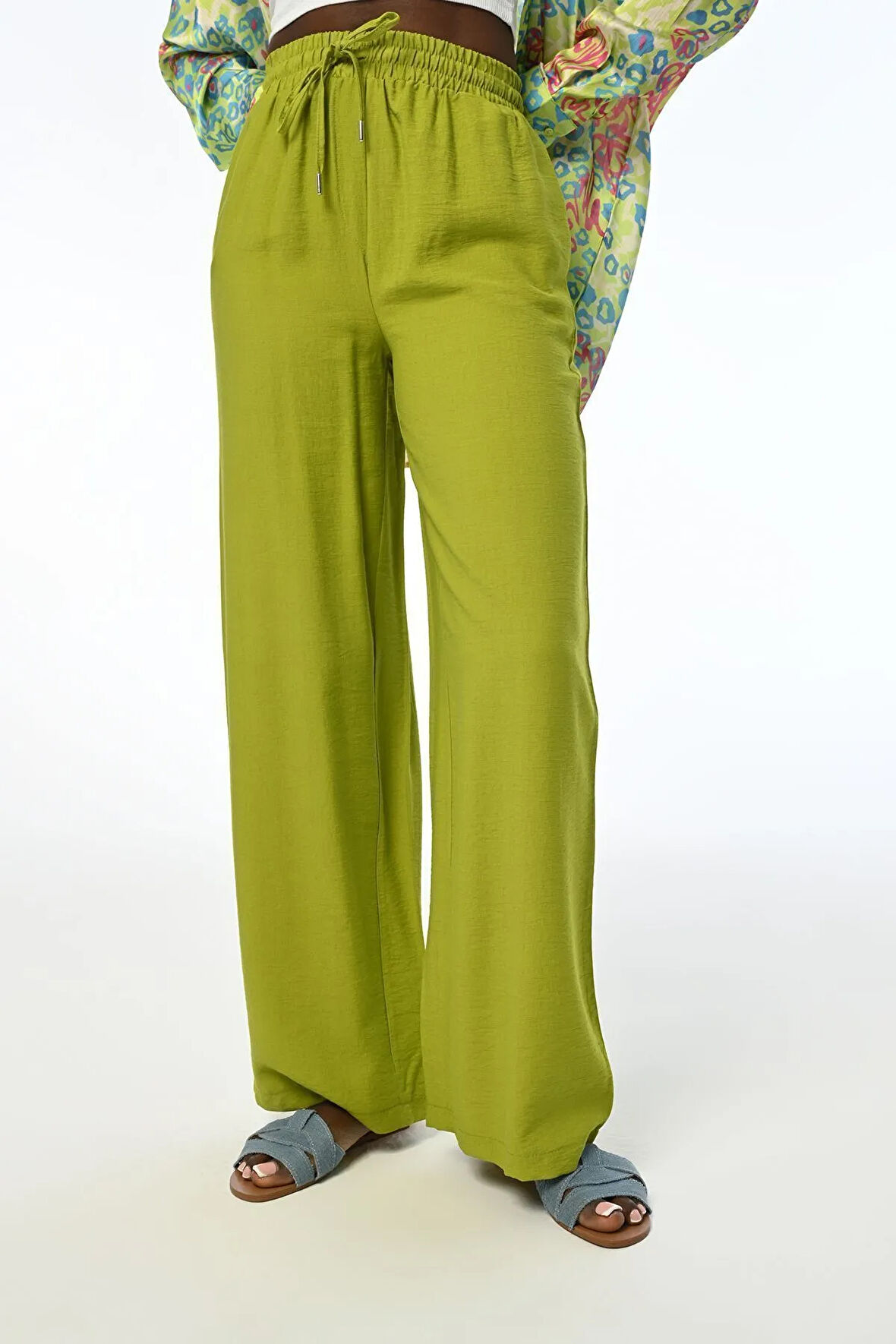 KADIN RAHAT KALIP BOL PAÇA BELİ LASTİKLİ DÜZ RENK PANTOLON