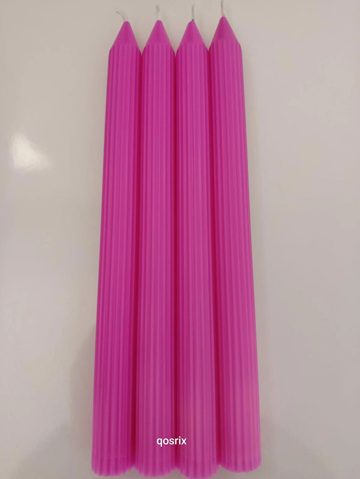 qosrix 4'lü Açık Pembe Şamdan Soya Mumu 1. Kalite Soya Doğal Pudra Kokulu Uzun Çubuk Konik Mum Dekoratif