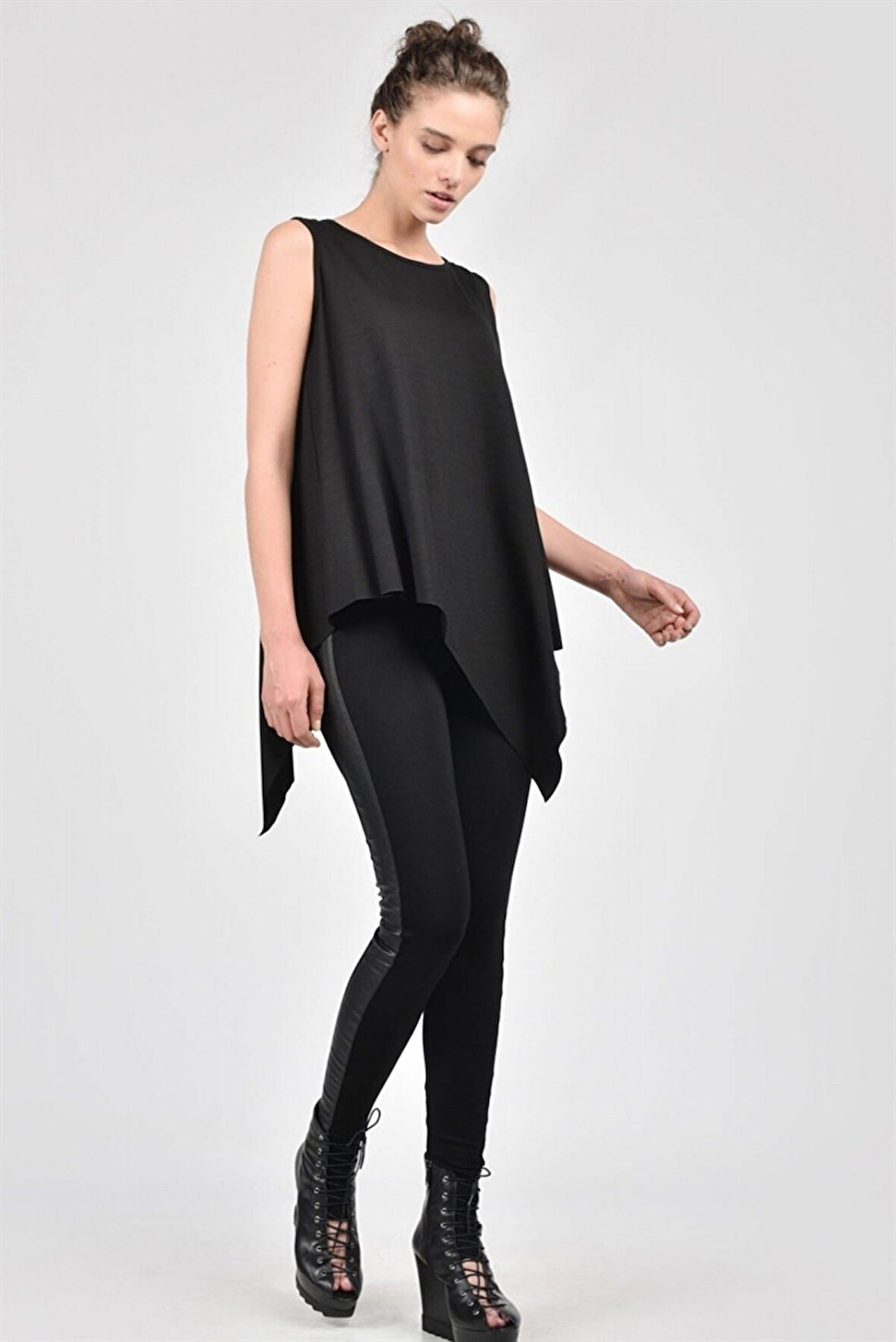 Kadın Siyah Yeni Nesil Kolsuz Asimetrik Oversize Tasarım Tişort 5199_301