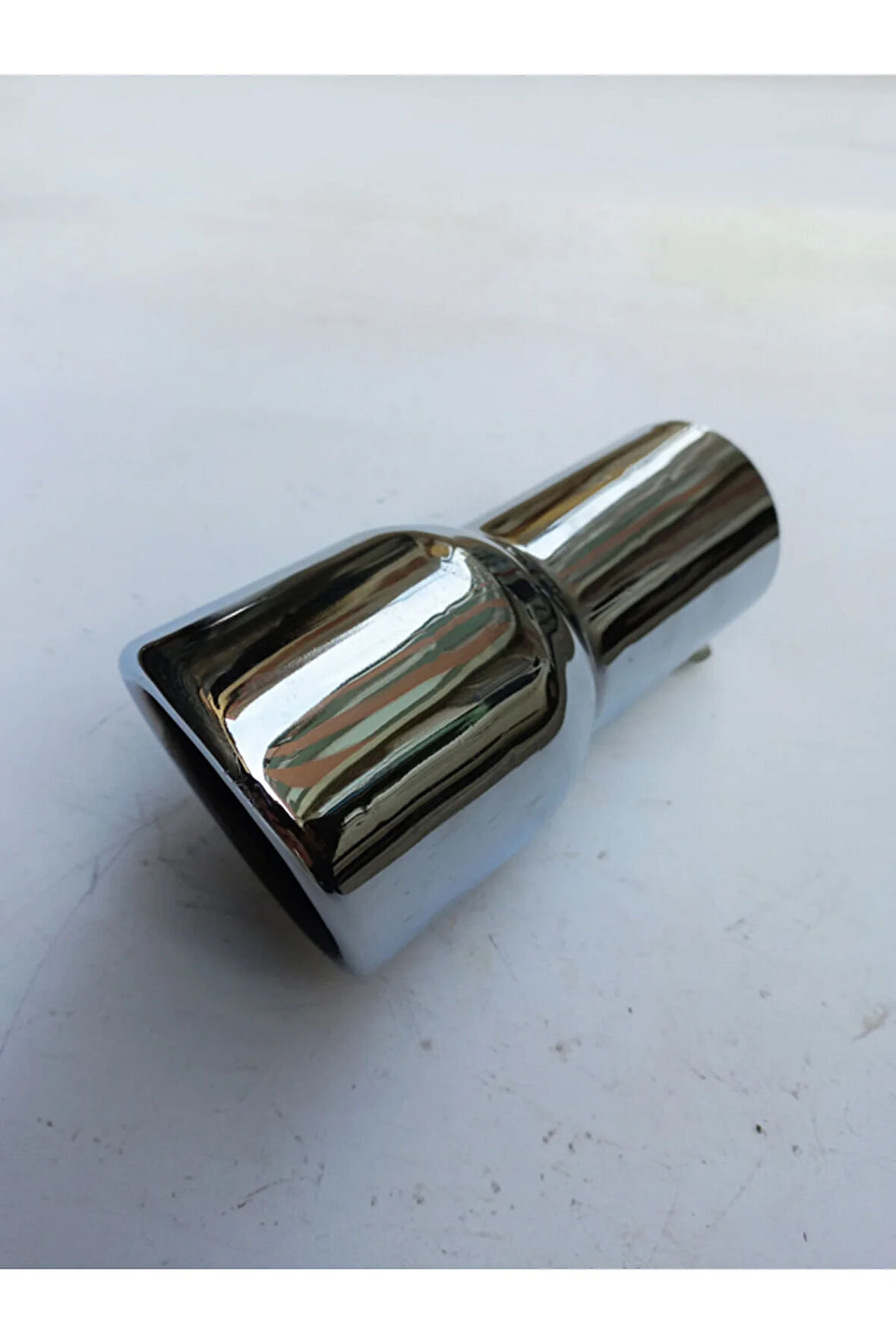 51 mm. Antipas iç kaplamalı önü kesik yuvarlak  RÜZGAR sesli sök/tak vidalı nikelaj egzoz eksoz ucu