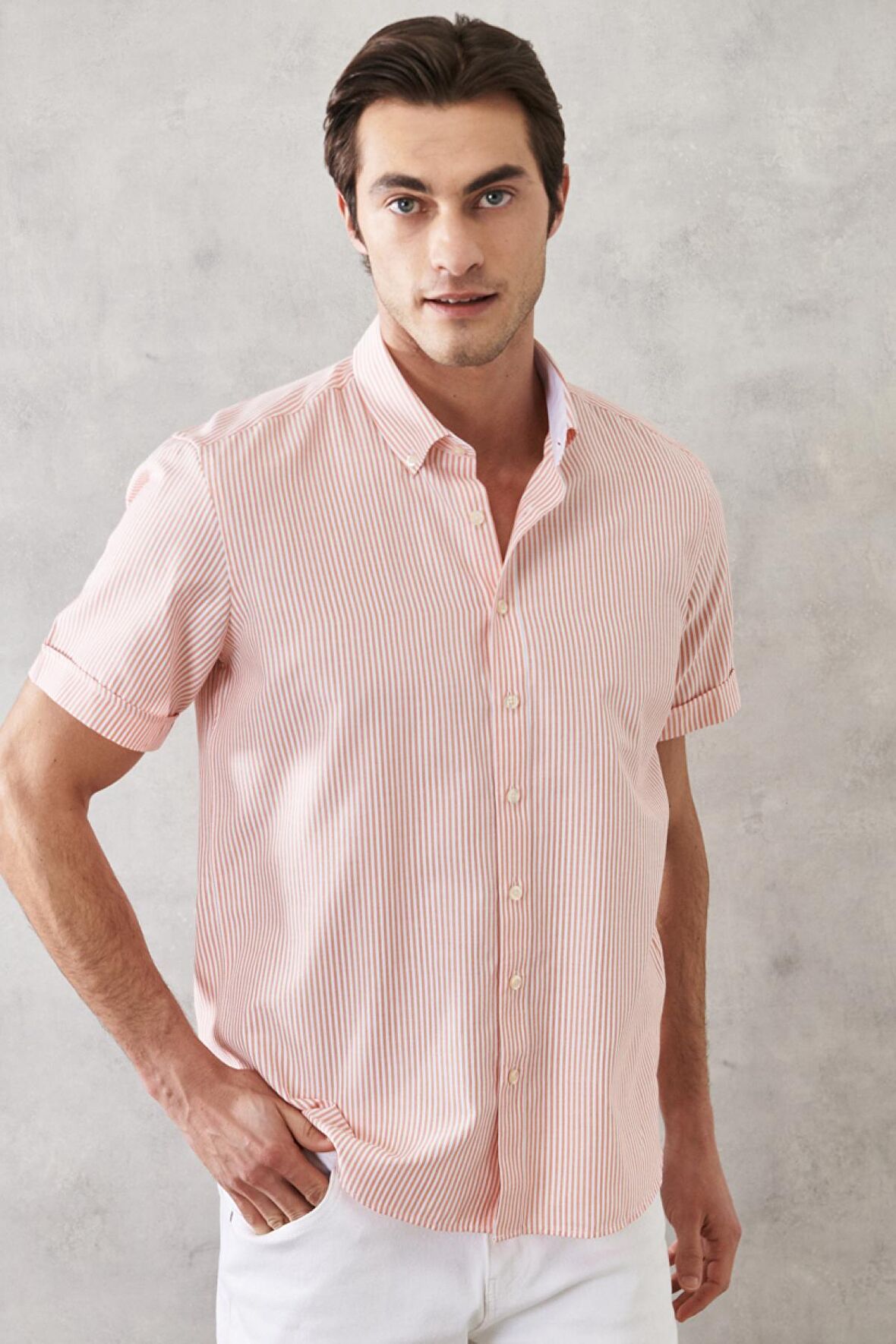 Erkek Beyaz Turuncu Slim Fit Dar Kesim Düğmeli Yaka Çizgili Gömlek