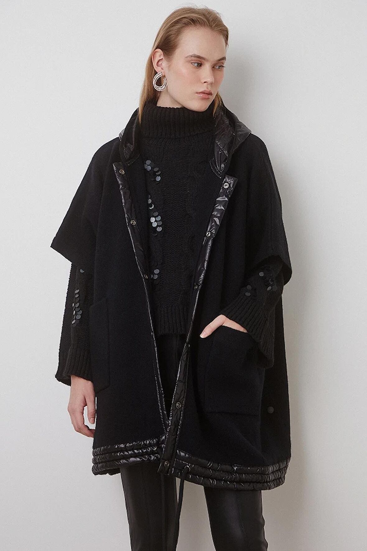 Bsb Kapüşonlu Siyah Kadın Pelerin 050-262003