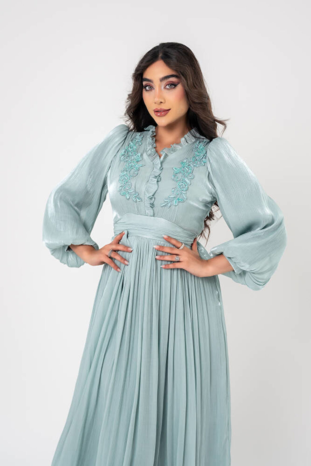 Boyundan Taş İşlemli Bel Detaylı Abiye Elbise ELB16091