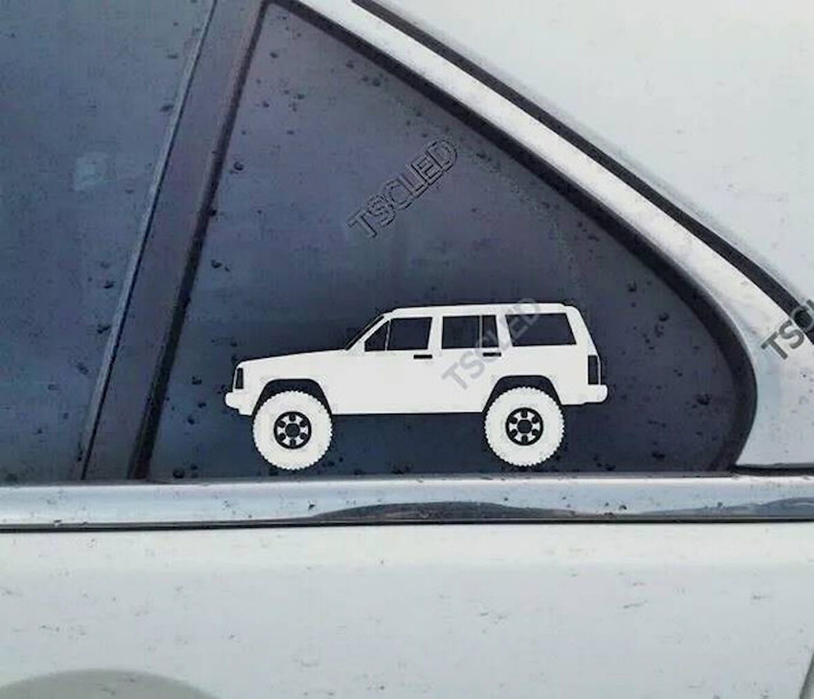 Cherokee XJ Kelebek Cam Oto Sticker 17 CM 2 Adet