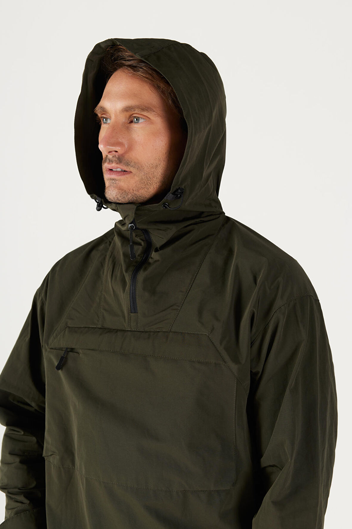 Erkek Haki Standart Fit Normal Kesim Kanguru Cepli Kapüşonlu Mont