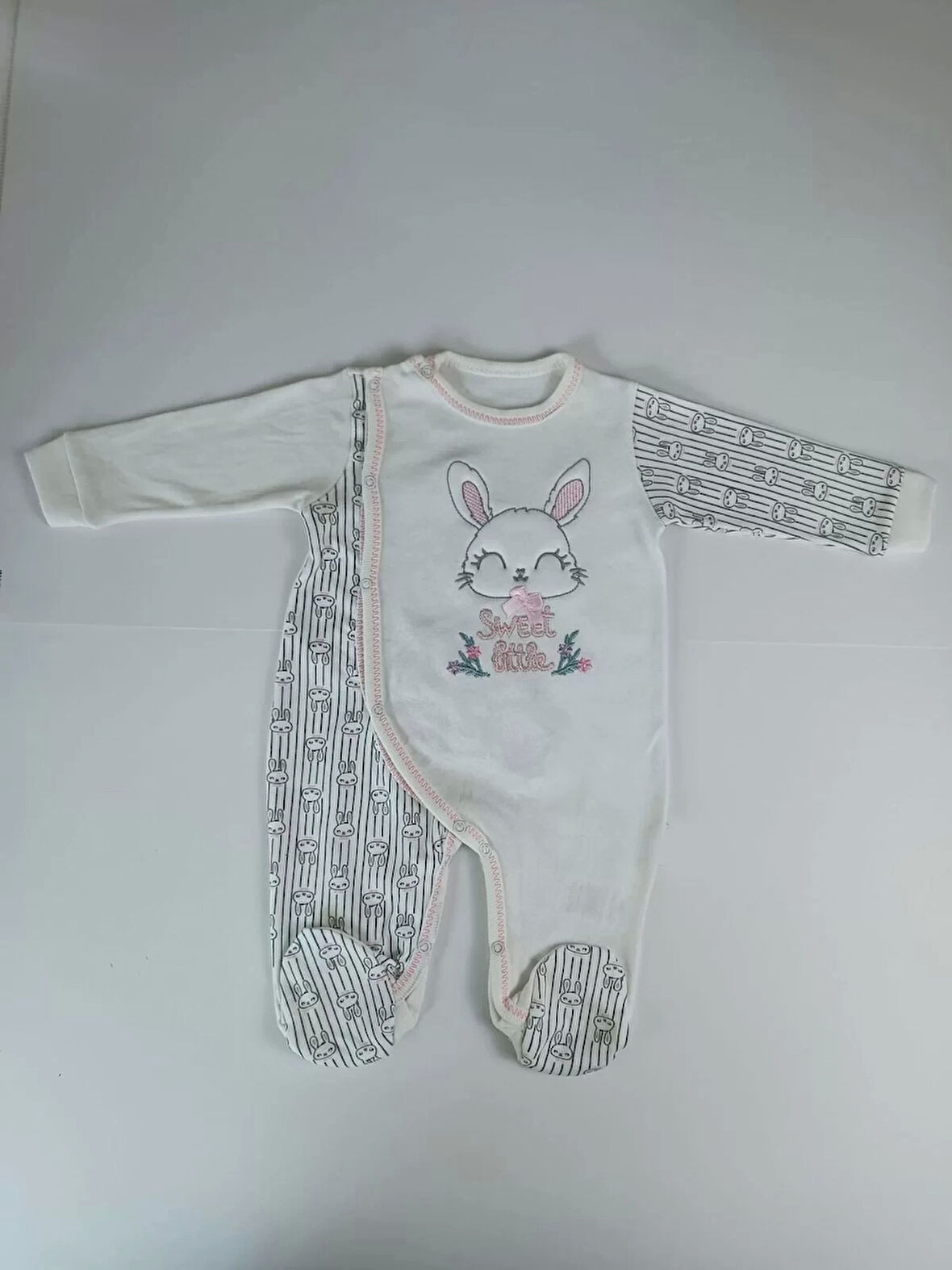 Minik Tavşan Nakışlı Boydan Çıtçıt Kapamalı Kız Erkek Bebek Tulumu Ekru