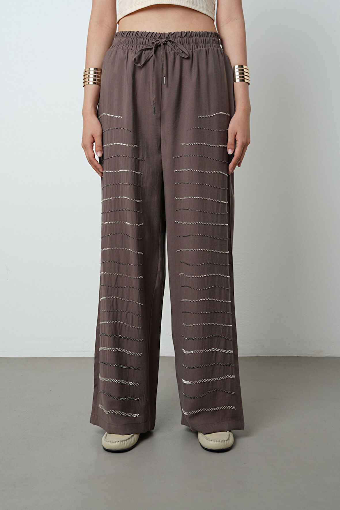 Kadın Yatay Şerit Taş İşlemeli Düz Renk Beli Lastikli Bol Paça Pantolon