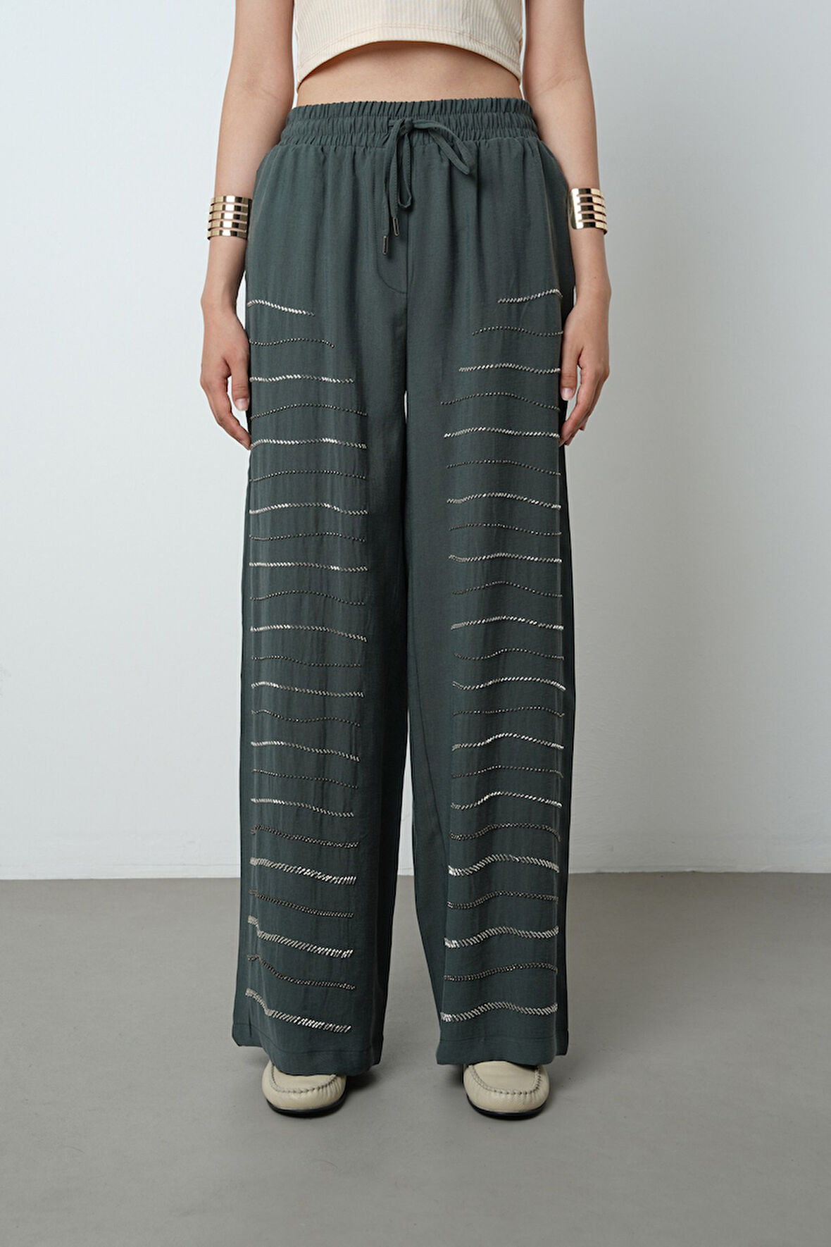 Kadın Yatay Şerit Taş İşlemeli Düz Renk Beli Lastikli Bol Paça Pantolon