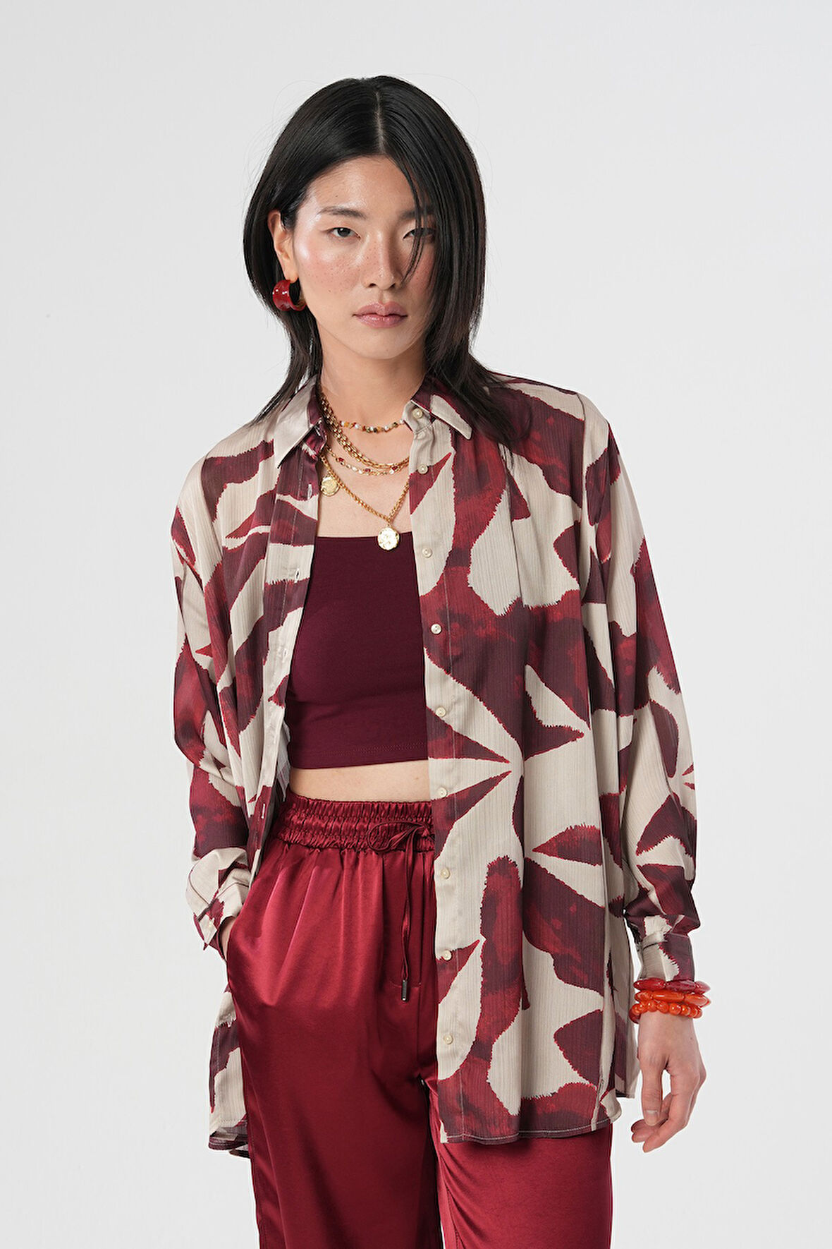 KADIN DESENLİ ÇİZGİ DETAYLI OVERSİZE GÖMLEK