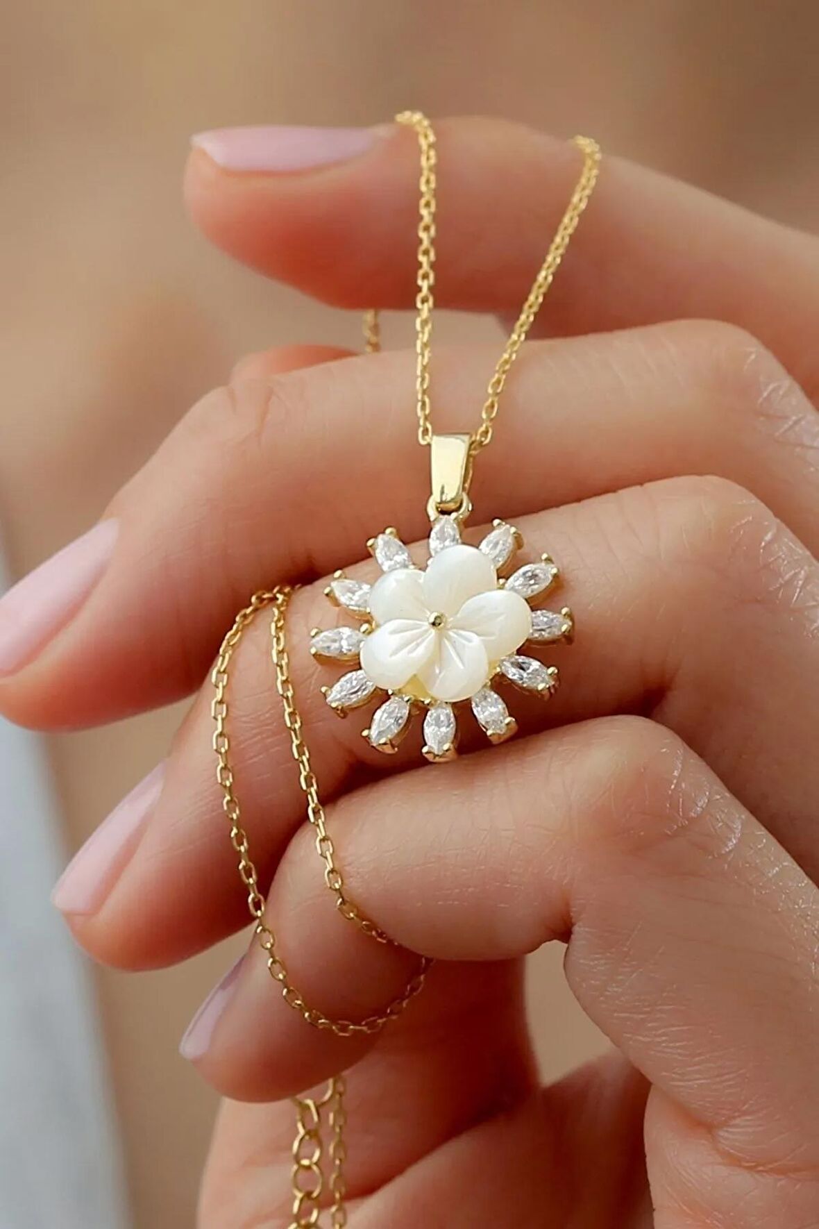 925 Ayar Gümüş Sedefli Gül Kolye