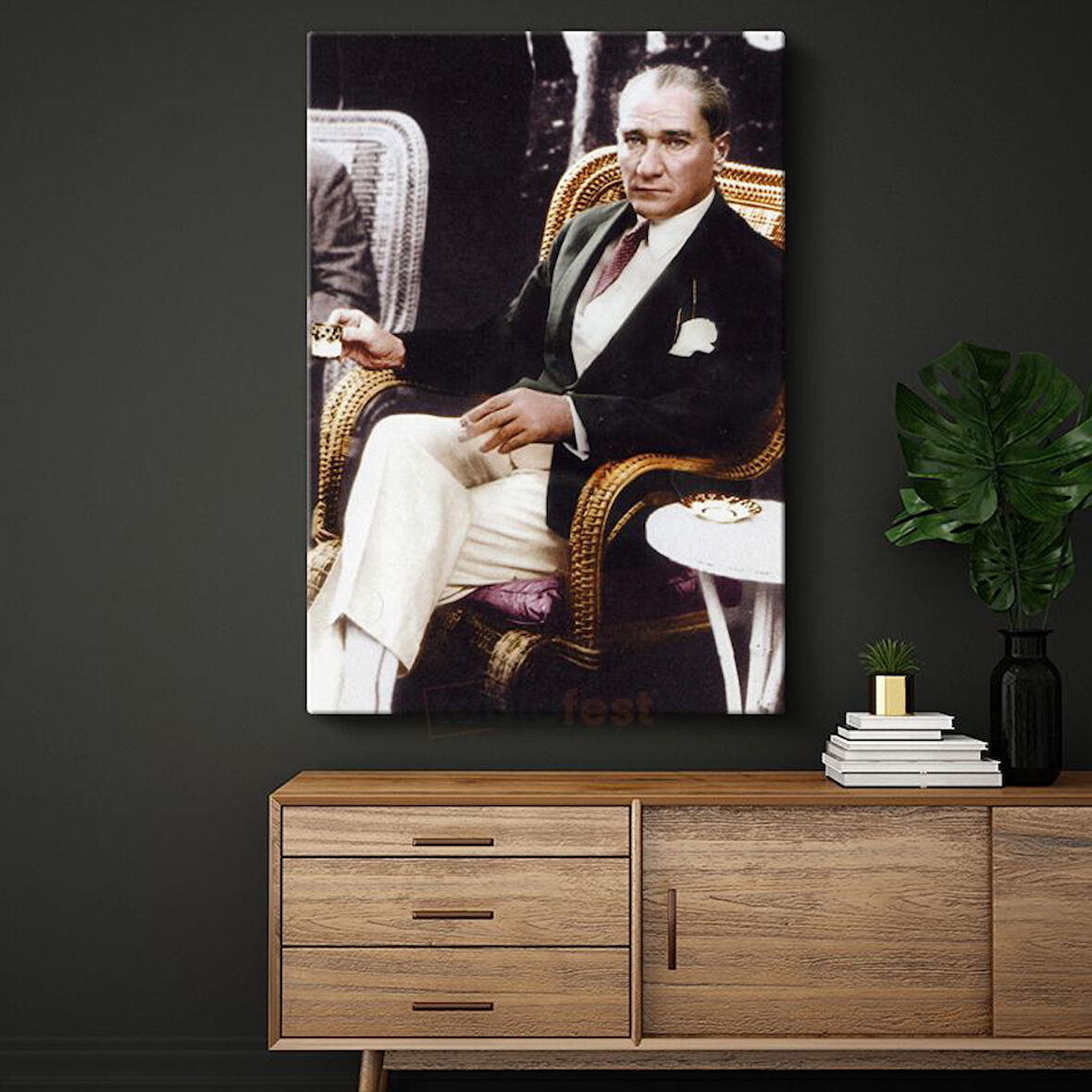 Hasır Koltukta Atatürk - Şık Oturuş Portresi Kanvas Tablo