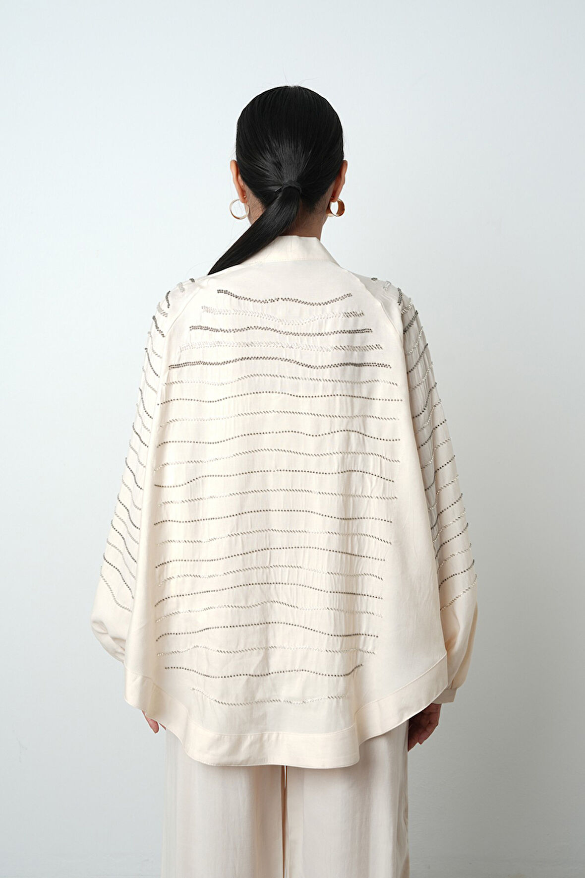Kadın Arkası Ve Kolları Yatay Taş İşlemeli Oversize Kesim Kimono