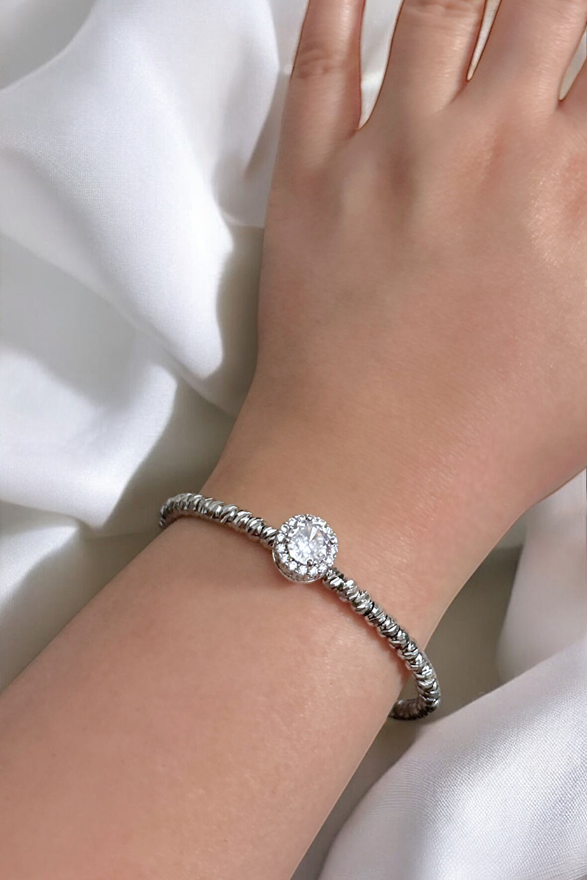 Yuvarlak Zirkon Taşlı Dorika Çelik Kelepçe Bileklik