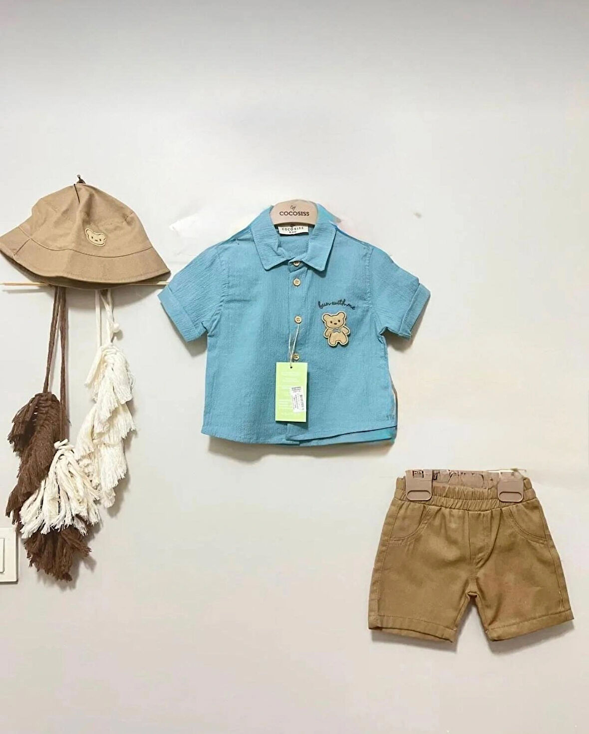 ERKEK BEBEK PAMUKLU MÜSLİN KUMAŞ ÖZEL TASARIM GÖMLEKLİ ŞORTLU TAKIM ŞAPKA AKSESUARLI 