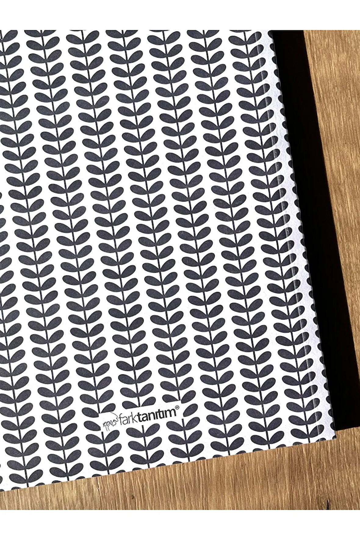 Amerikan Cilt, A5 Çizgili Defter, 64 Yaprak, 90gr. Ivory Kağıt (SİYAH YAPRAKLAR KAPAK TASARIMI)