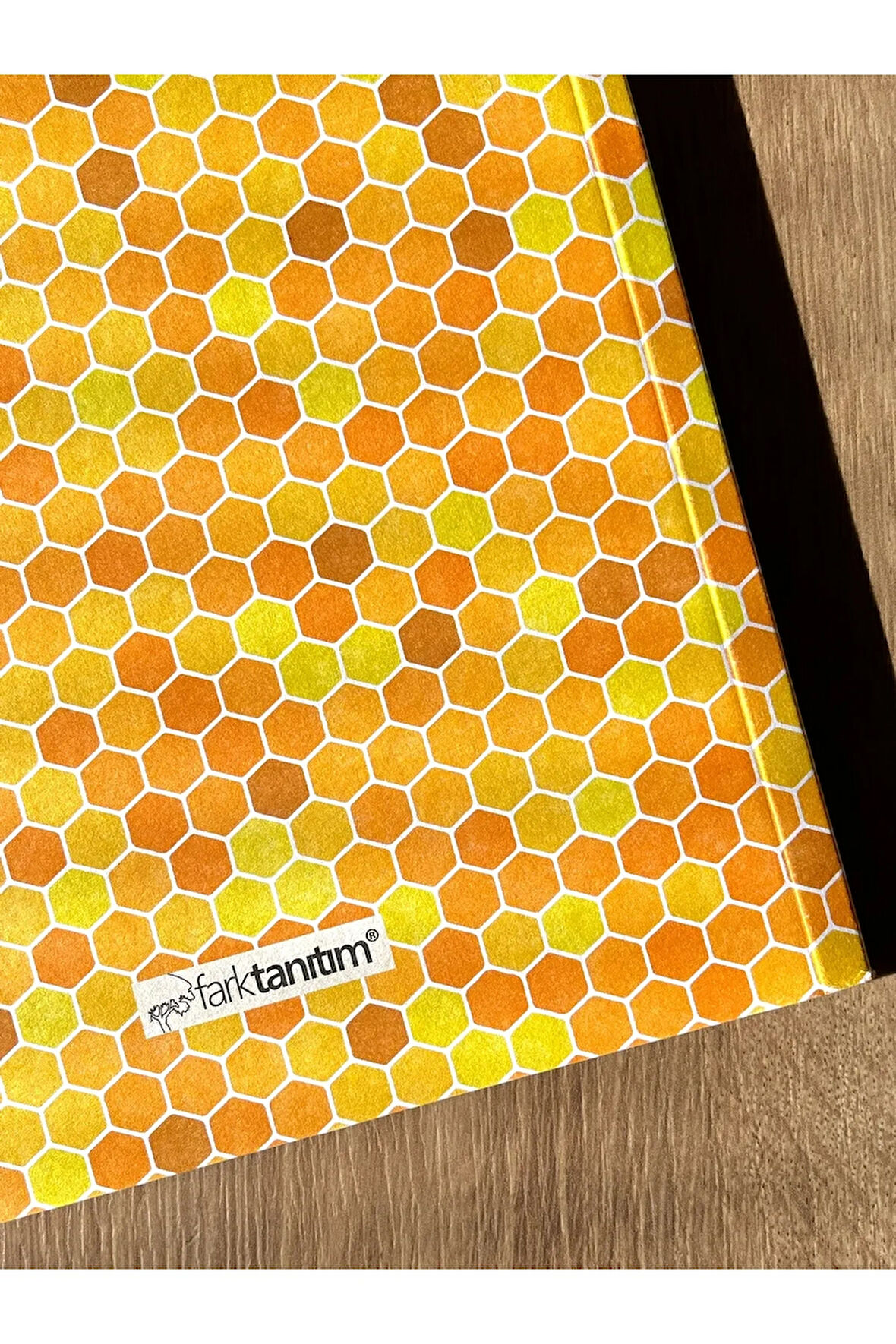 Amerikan Cilt, A5 Çizgisiz Defter, 64 Yaprak, 90gr. Ivory Kağıt (BAL PETEĞİ KAPAK TASARIMI)