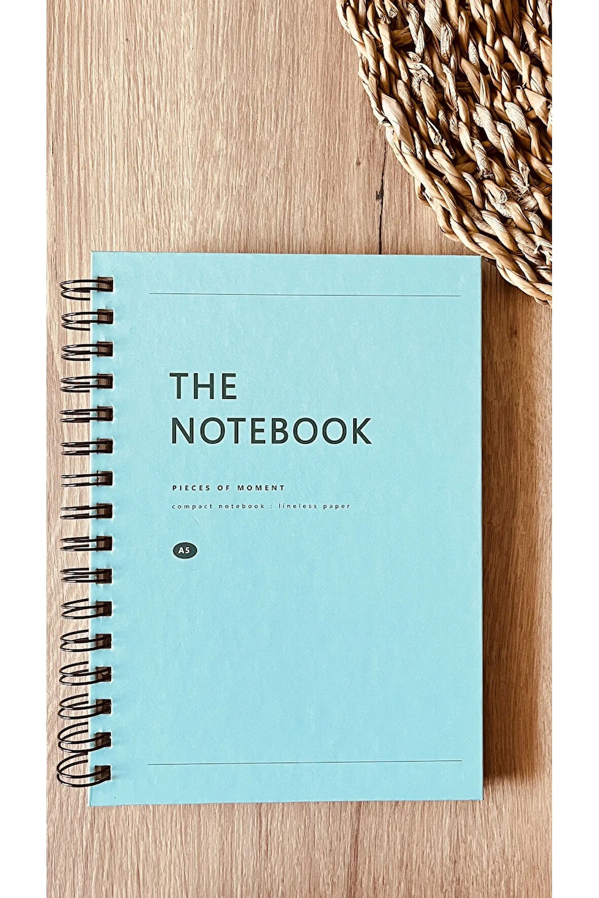 Sert Mukavva Kapaklı Spiralli 80 Yaprak Çizgisiz A5 Defter (Soft Mint Kapak Rengi)