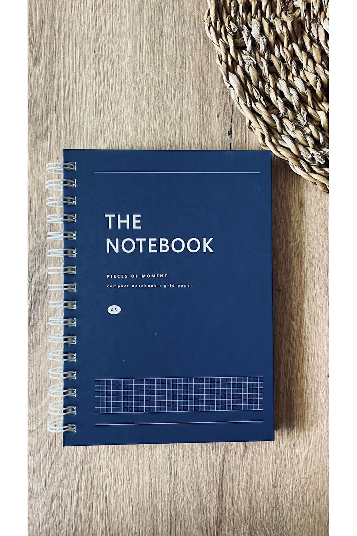 Sert Mukavva Kapaklı Spiralli 80 Yaprak Kareli A5 Defter (Marine Blue Kapak Rengi)