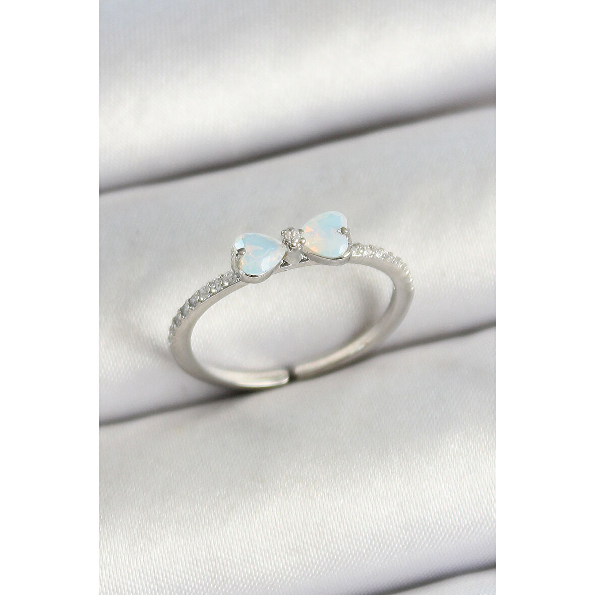 Pirinç Fiyonk Figürlü Zirkon Taşlı Gümüş Renk Ayarlanabilir Kadın Yüzük