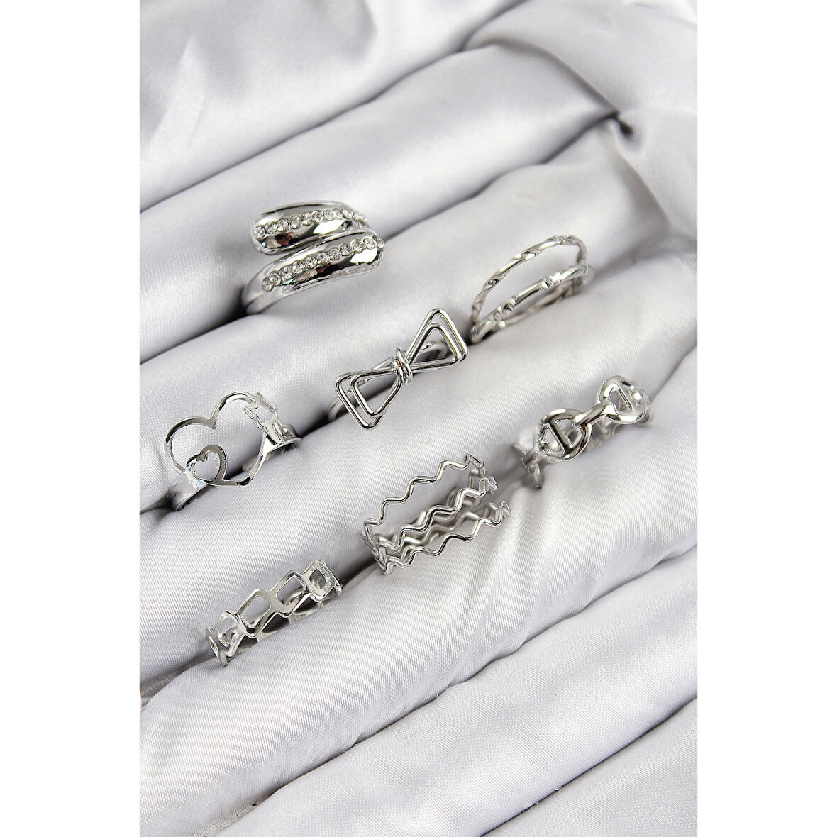 Pirinç Zirkon Taşlı Fiyonk Ve Kalp Model Gümüş Renk Kadın Yüzük Kombin Set