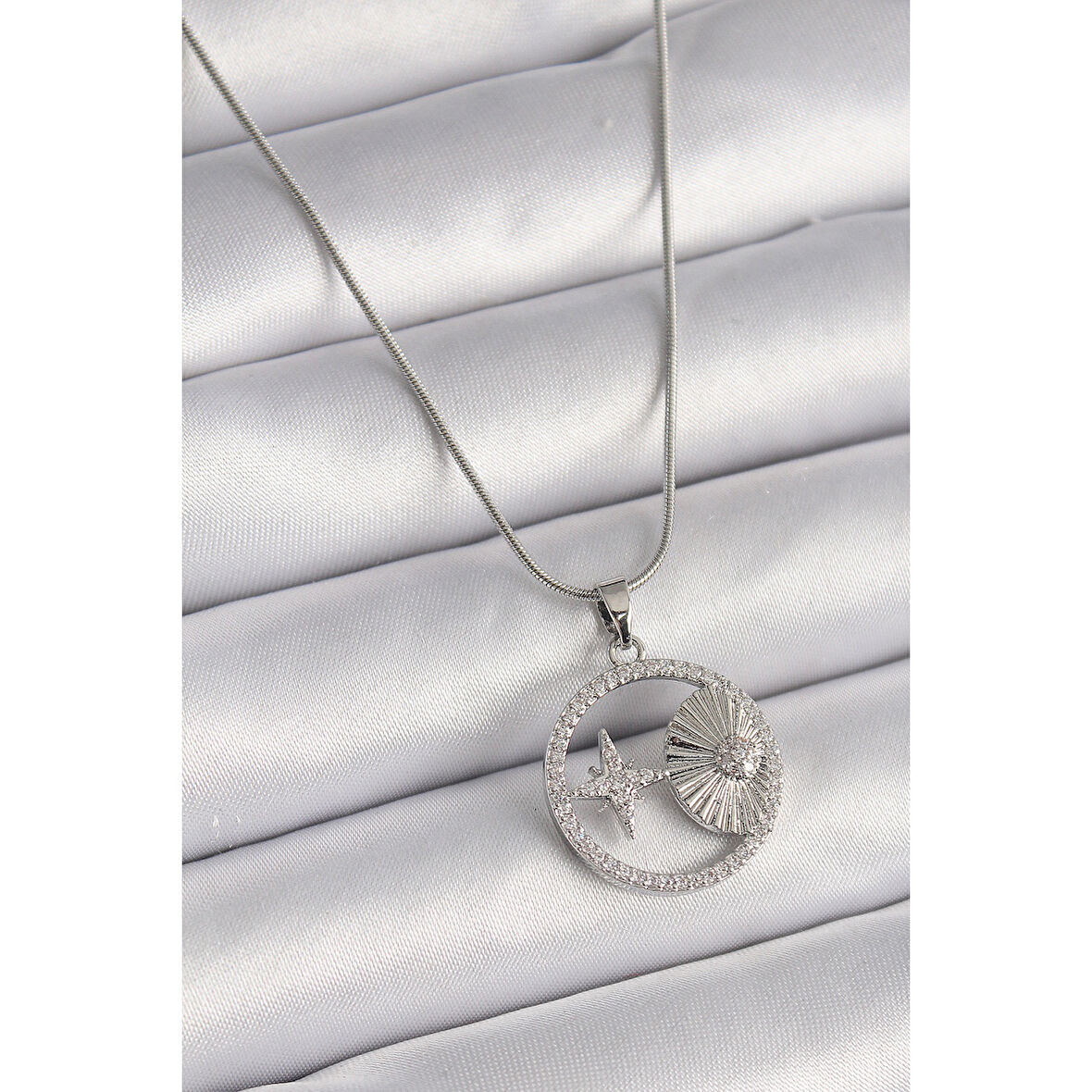 316L Çelik Gümüş Renk Zincir Zirkon Taşlı Yıldız Madalyon Model Kadın Kolye