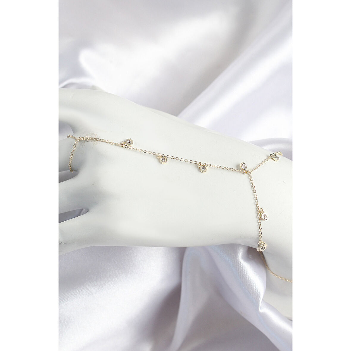 Pirinç Zirkon Taşlı Sallantılı Model Gold Renk Kadın Şahmeran