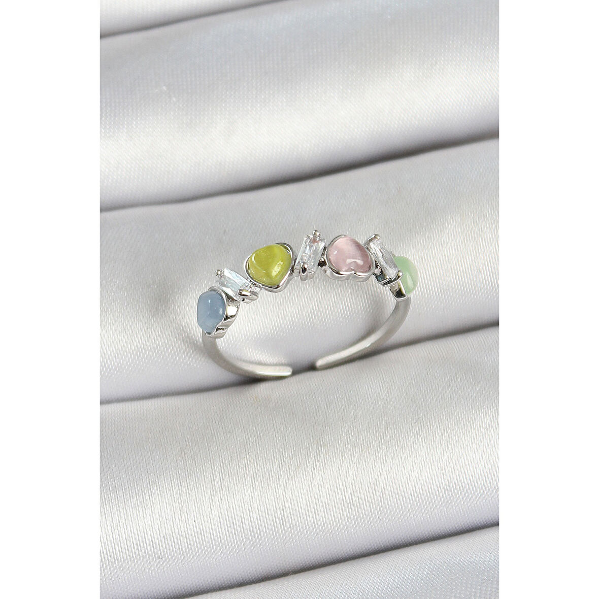 Pirinç Sıralı Kalp Figürlü Zirkon Taşlı Gümüş Renk Ayarlanabilir Kadın Yüzük