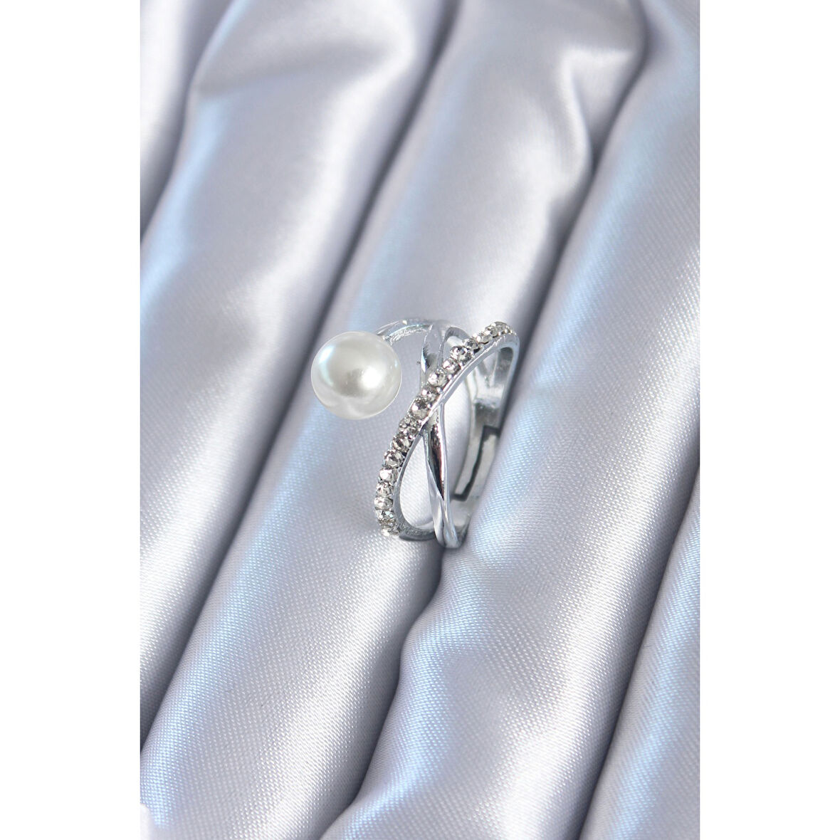 Gümüş Renk Zirkon Taşlı İncili Kadın Yüzük