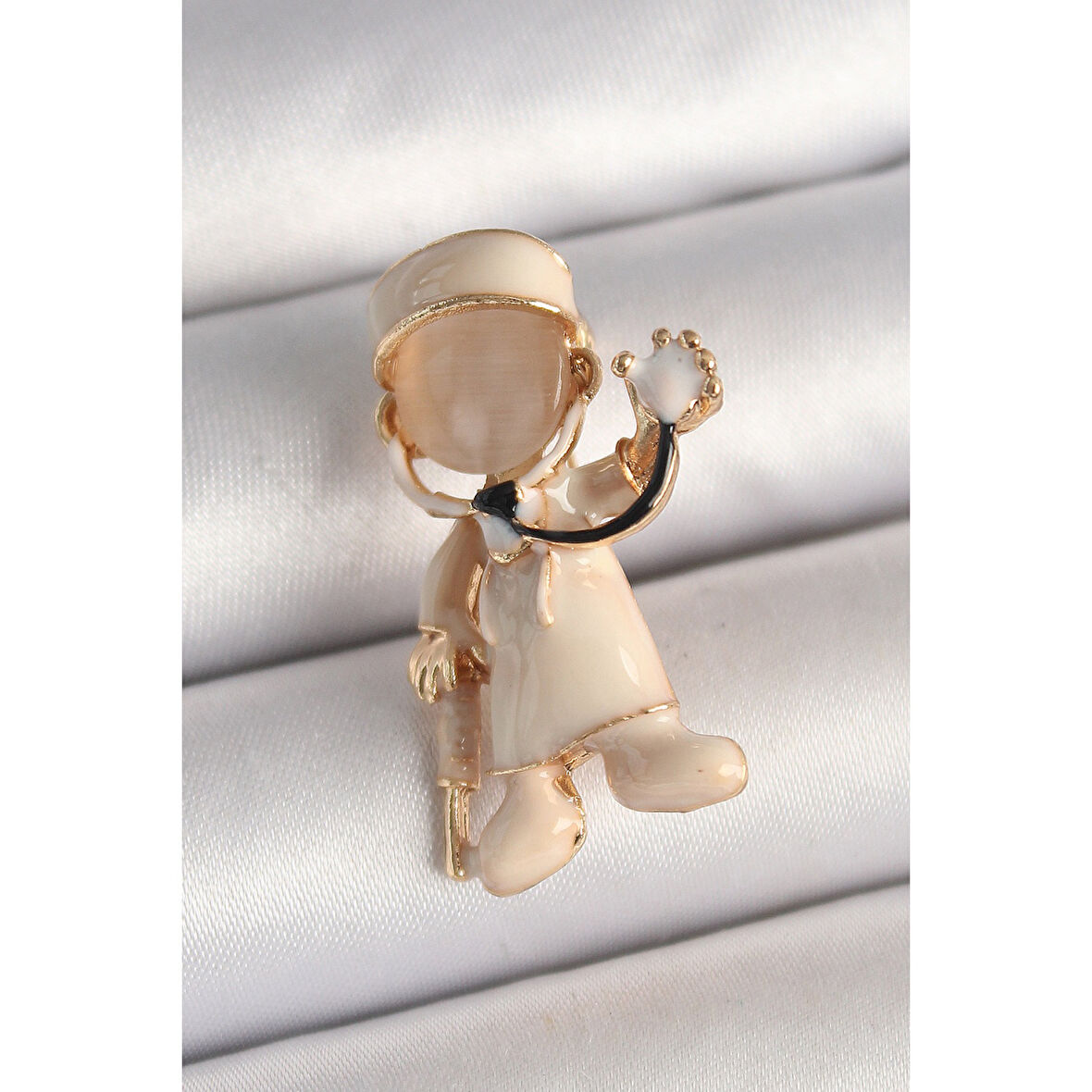 Pirinç Gold Renk Beyaz Mineli Doktor Model Kadın Broş