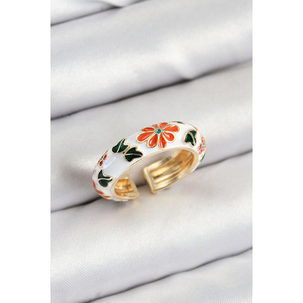 Pirinç Beyaz Mineli Çiçek Motifli Gold Renk Ayarlanabilir Kadın Yüzük