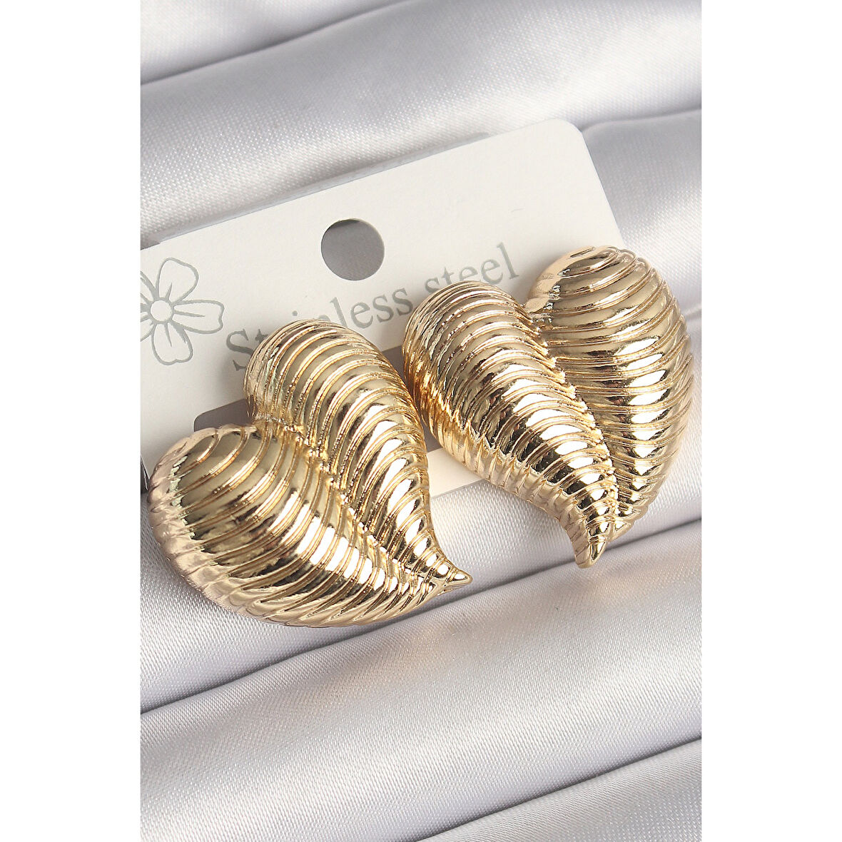 Pirinç Gold Renk İşlemeli Bomba Kalp Model Kadın Küpe