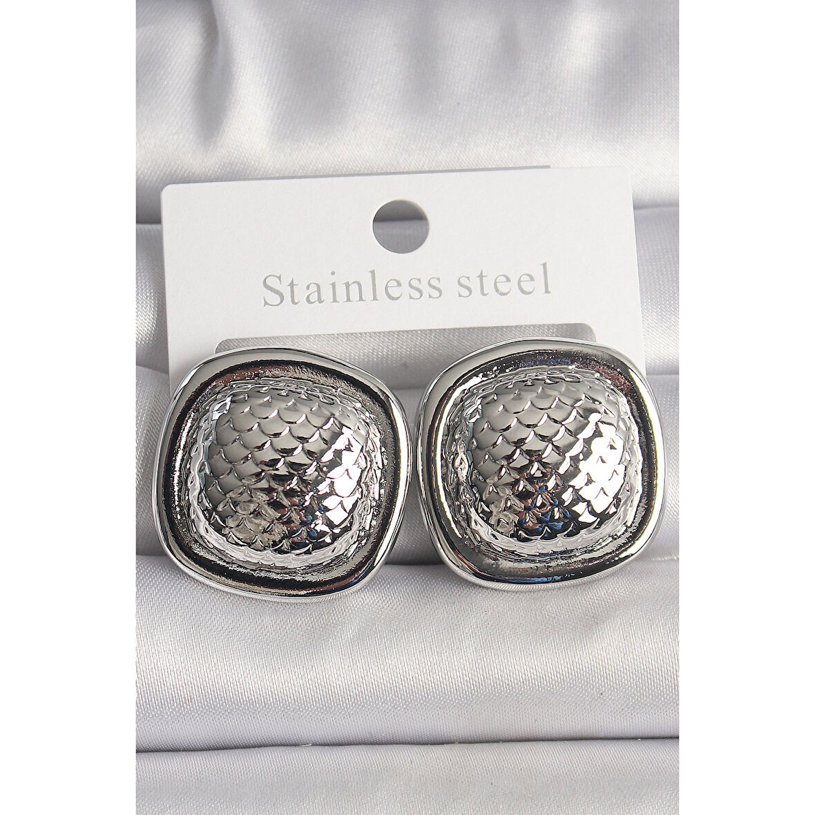 Pirinç Gümüş Renk İşlemeli Kare Model Kadın Küpe