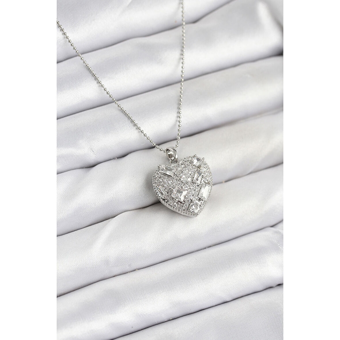 316L Çelik Zincir Gümüş Zirkon Taşlı Kalpli Kadın Kolye