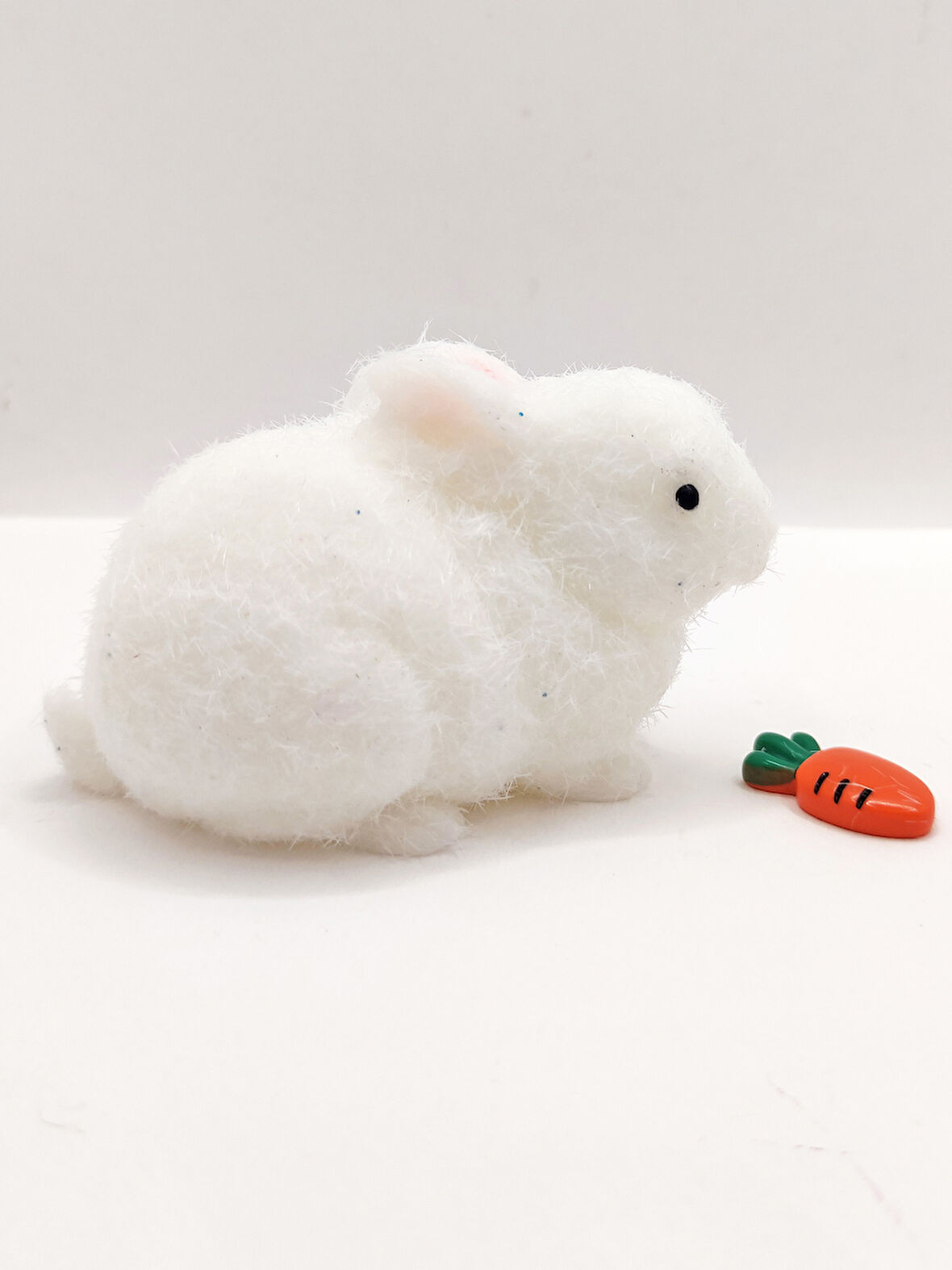 Tavşan Moj Moj Taba Squishy Havuçlu Tavşan Sıkma 7 cm Tüylü Sukuşi - Beyaz