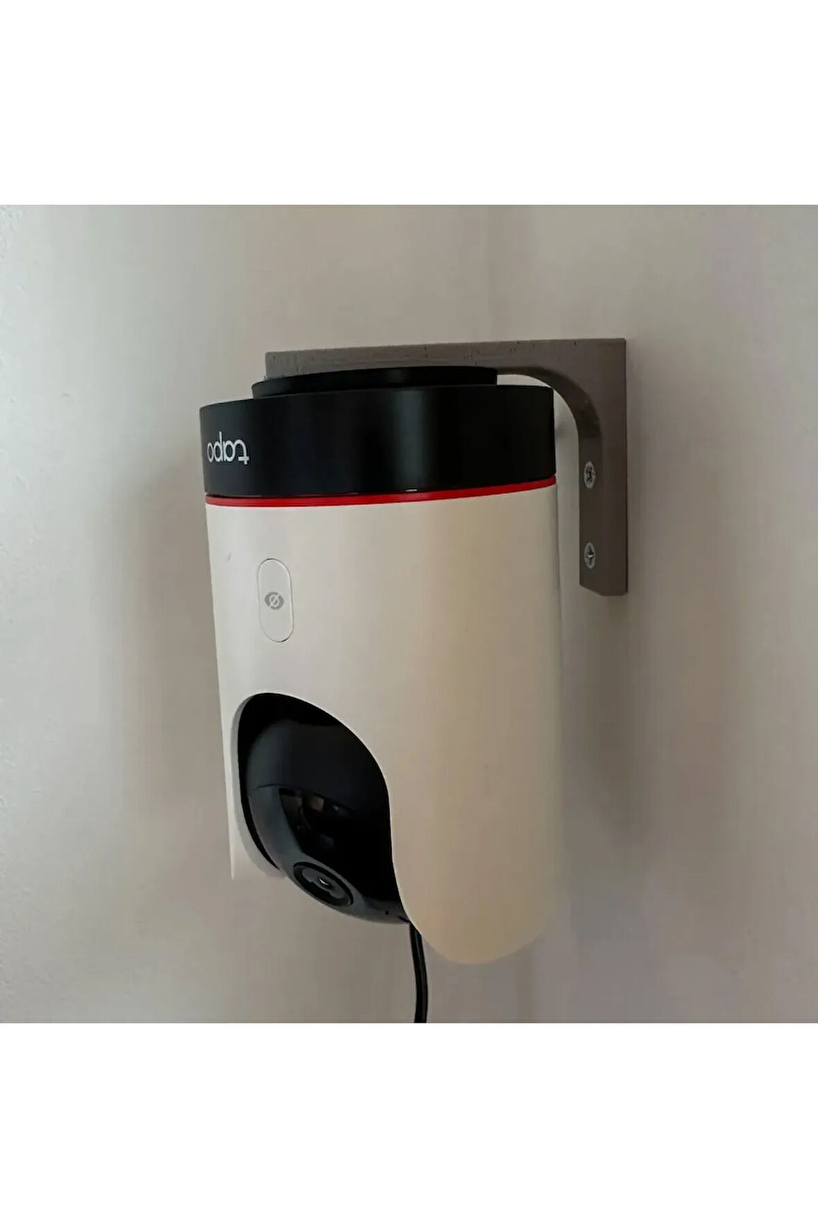 Tapo C225 Kamera İçin L Şekilli Duvar Montaj Aparatı – Sağlam ve Kolay Kurulum