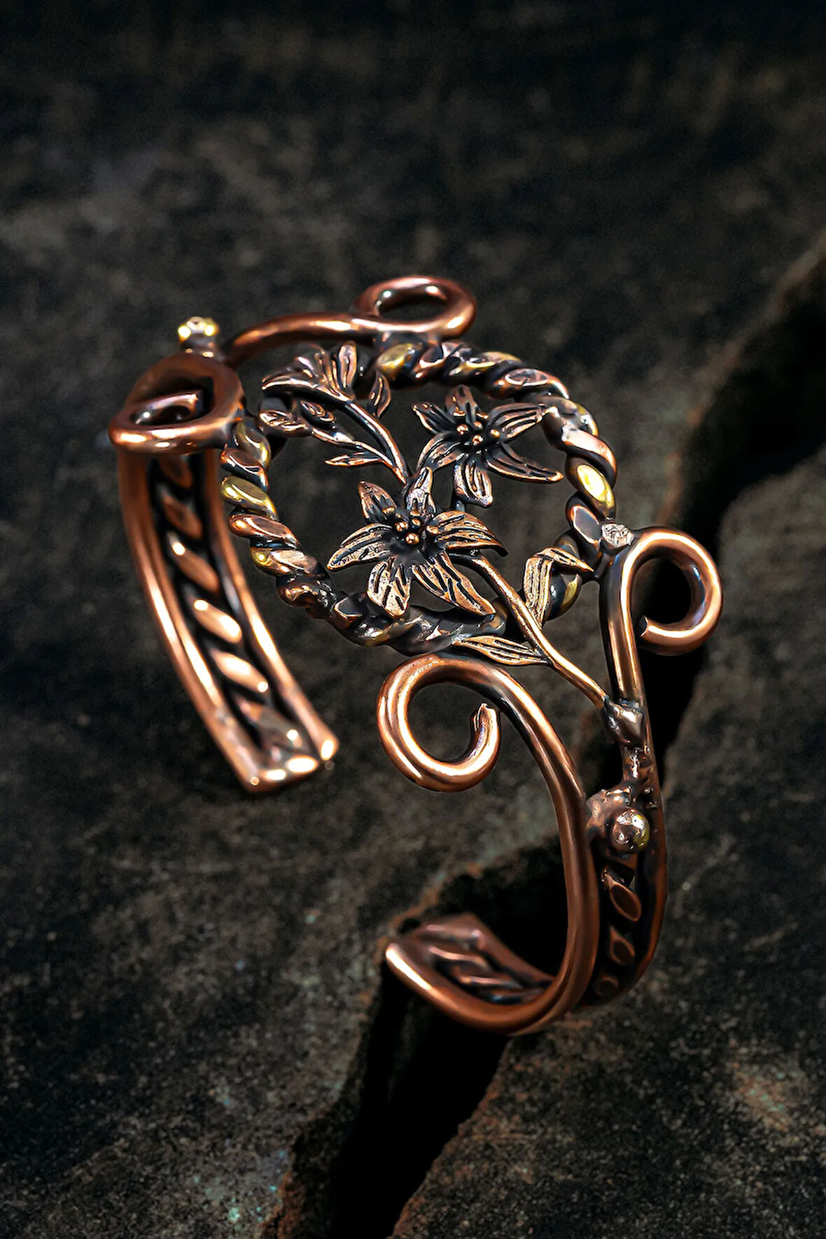 Nergiz Çiçeği Bakır Bileklik Pirinç Detaylı Erkek Kadın Kuvars Taşlı Metal Kutu