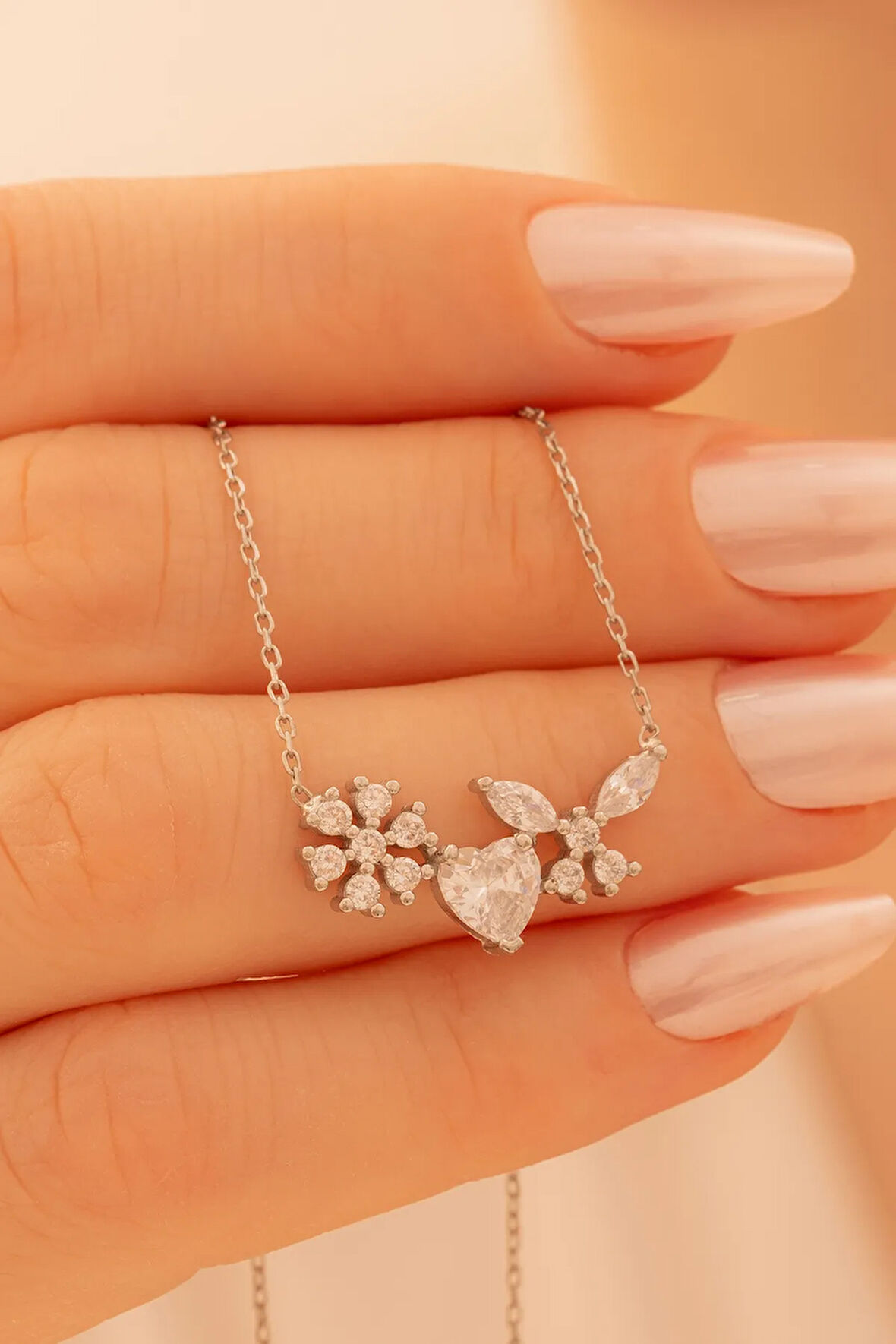 Kadın Gümüş Kolye - Zirkon Taşlı Kar Tanesi Ve Kalp Motifli Gümüş Kolye