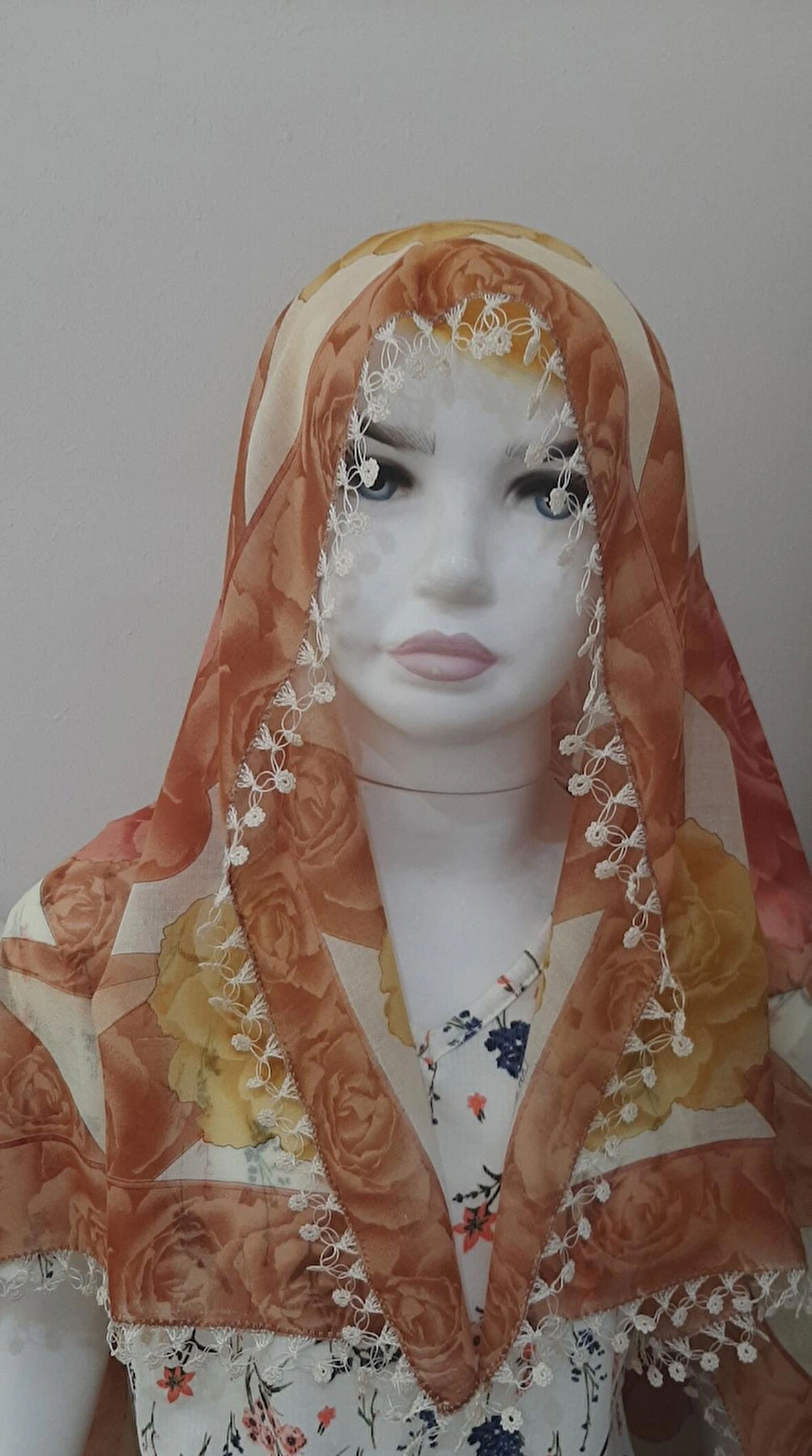 El Emeği Dört Tarafı Tığ Oyalı Baş Örtüsü En-Boy 93cm