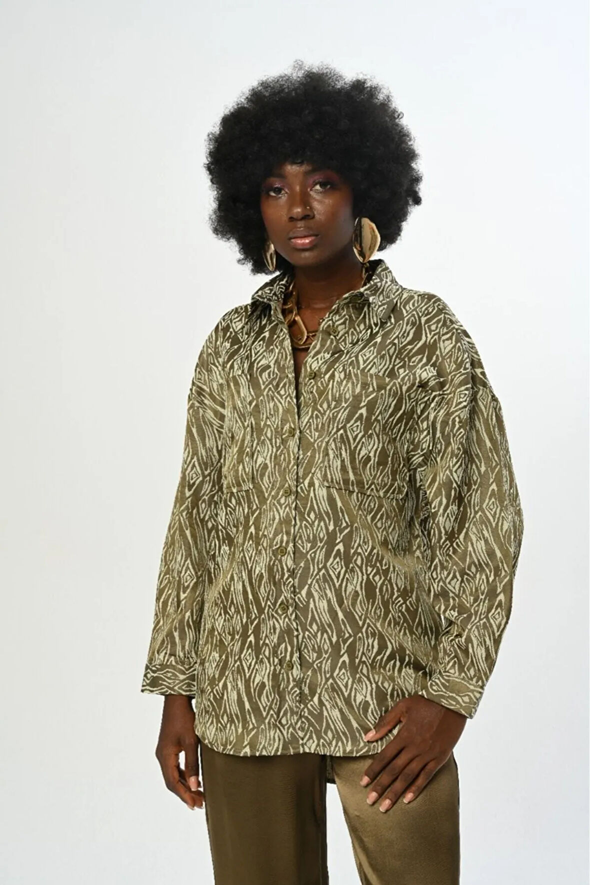 KADIN KARIŞIK DESENLİ ÇİFT CEPLİ GÖMLEK