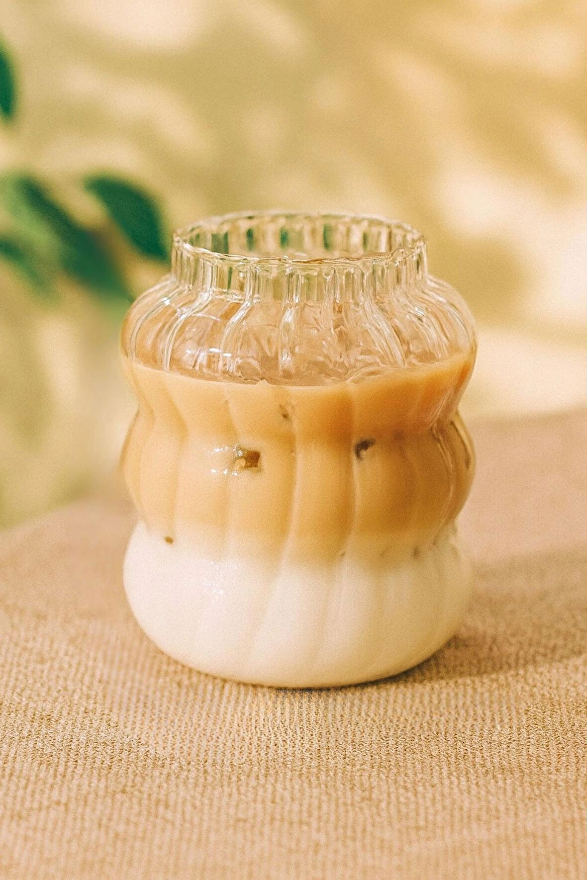 Dalgalı Şeffaf Cam Bardak Tekli – Kahve ve İçecek Sunum Bardağı