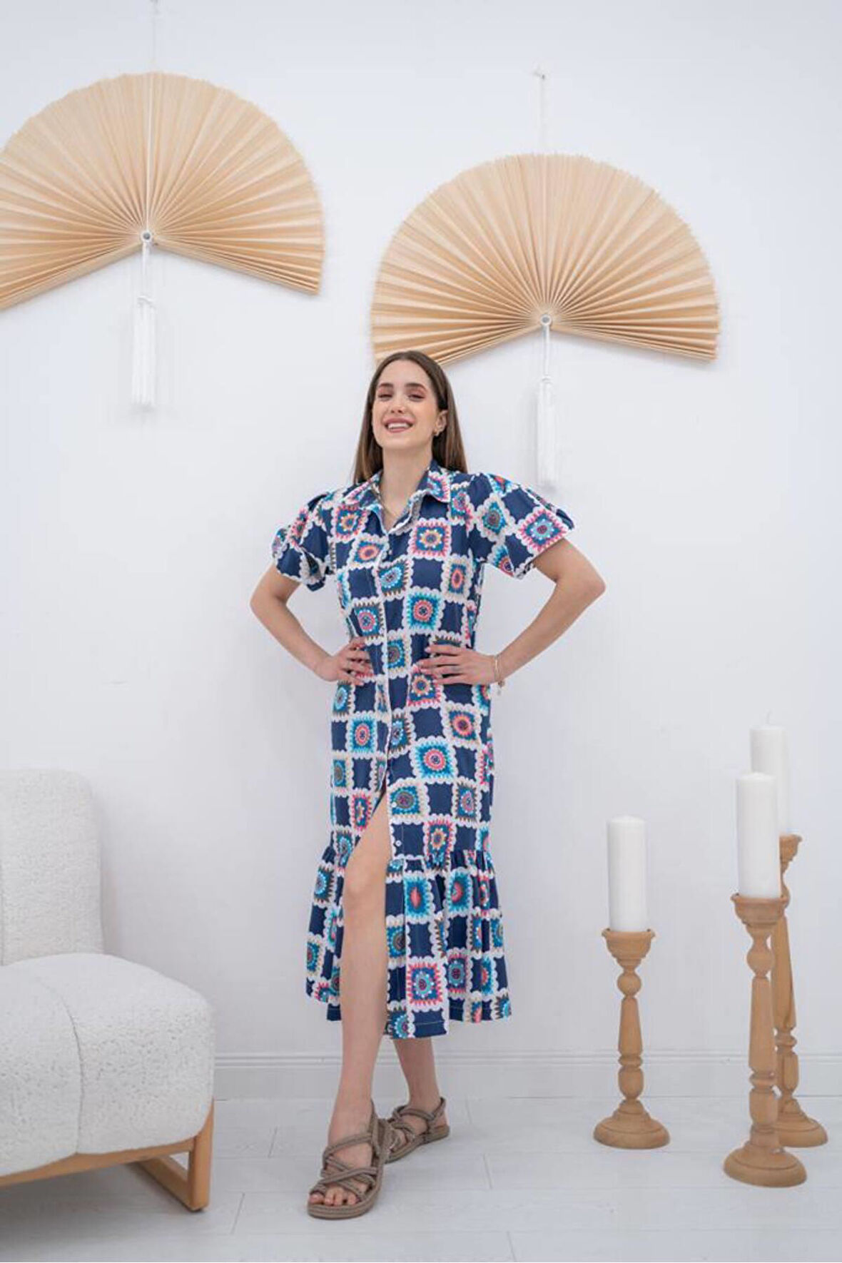 Hakim yaka renkli çiçek desenli önden düğmeli elbise