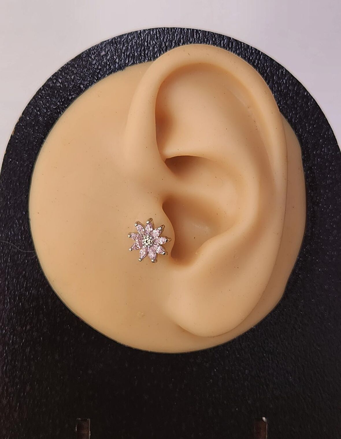 Lotus Çiçek ModelTragus Helix Piercing Ear Cuff Kıkırdak Çelik Küpe