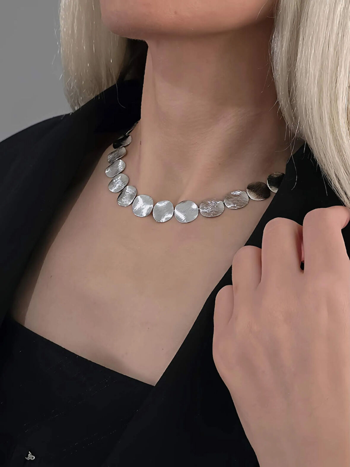 Pul Pullu Plaka Model Silver Renk Kolye