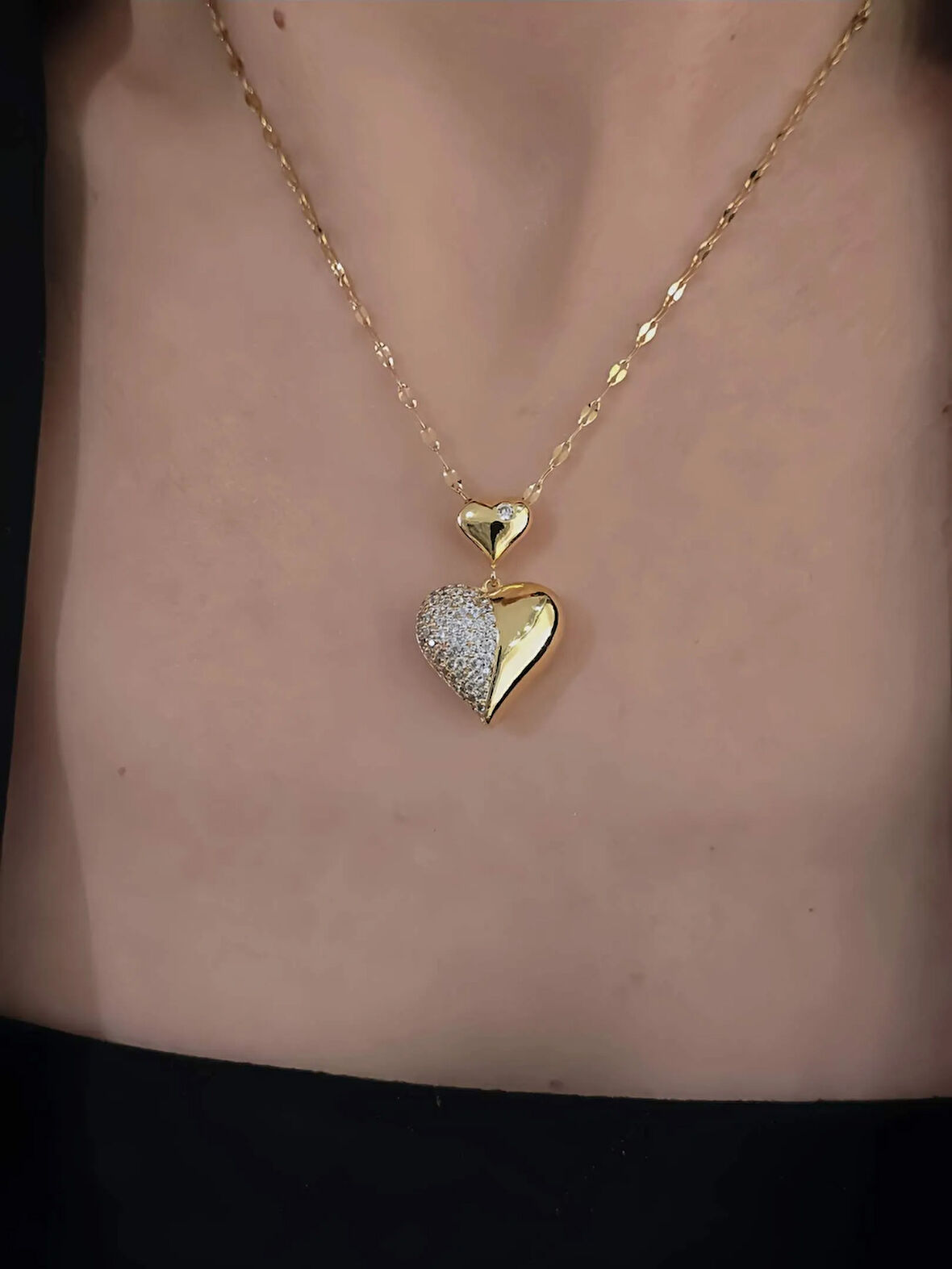 Bombeli Kalp Zirkon Taşlı Gold Renk Kolye