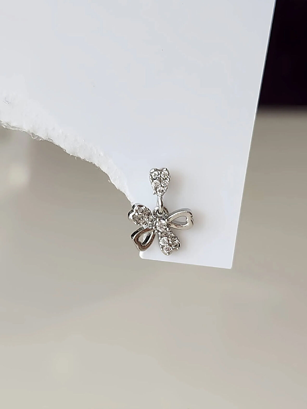 Sallantılı Fiyonk Kurdela Model Kıkırdak Piercing Tragus Helix Gümüş Renk Küpe