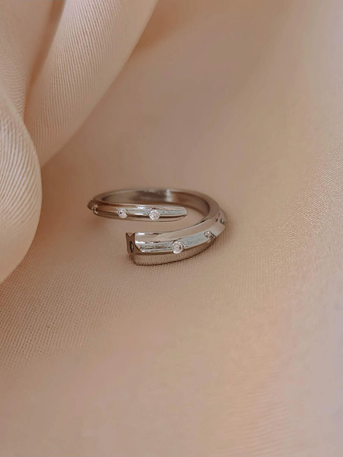 Çapraz Zirkon Taşlı Model Ayarlanabilir Silver Gümüş Renkli Yüzük