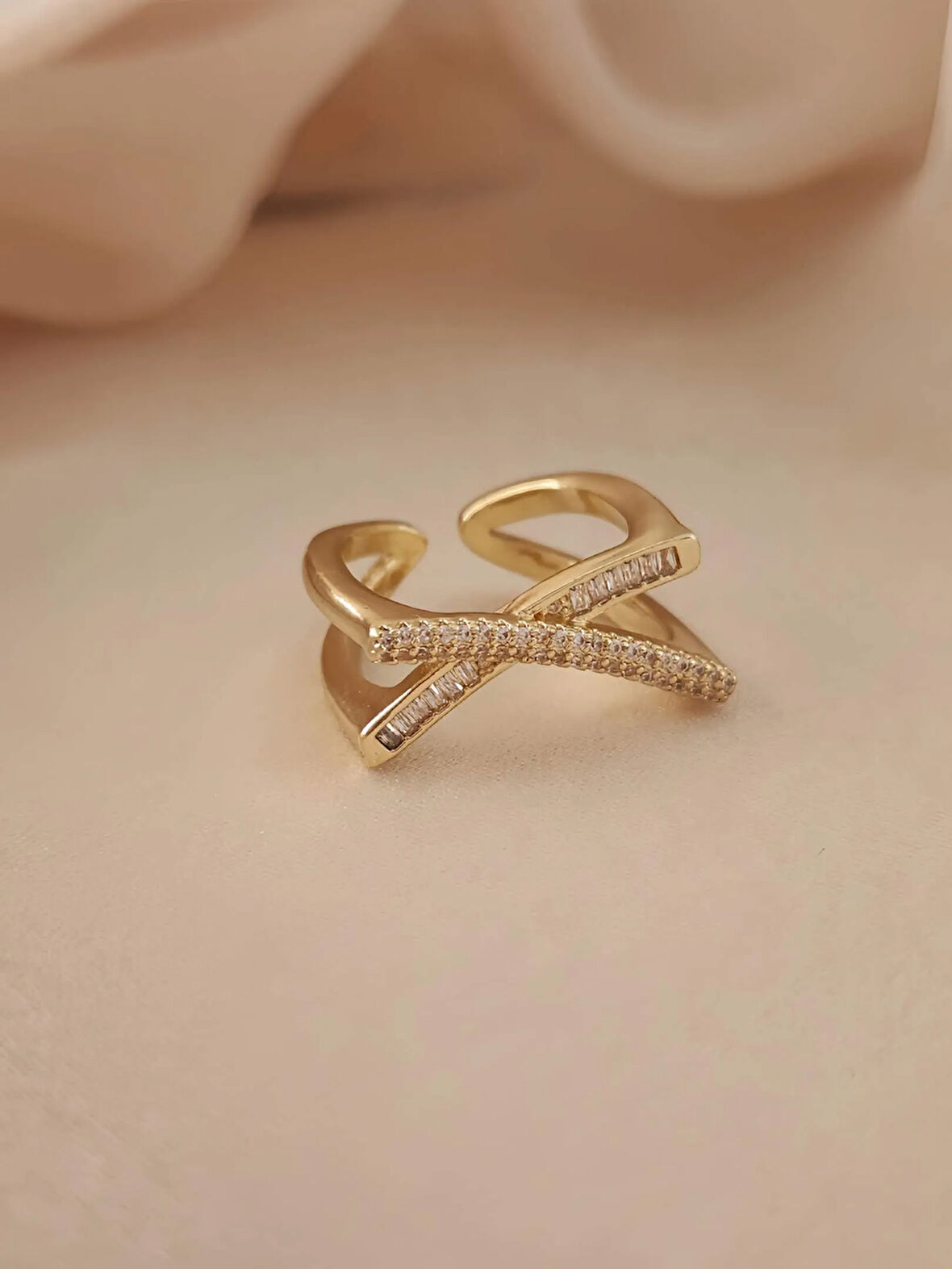 Çarpı X Asimetrik Model Zirkon Taşlı Ayarlanabilir Gold Altın Renkli Yüzük